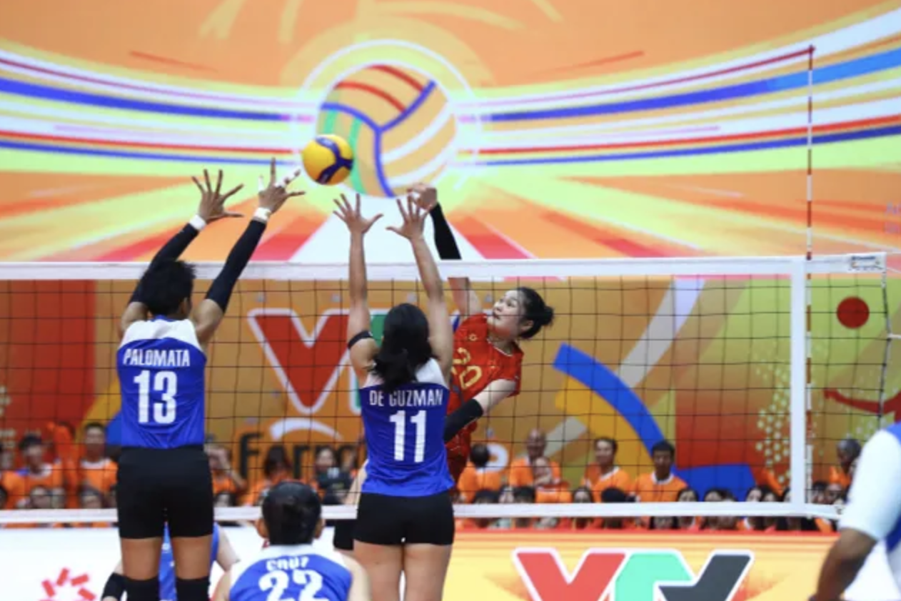 Thắng đậm Philippines, tuyển bóng chuyền nữ Việt Nam dẫn đầu bảng tại VTV Cup - Ảnh 2.
