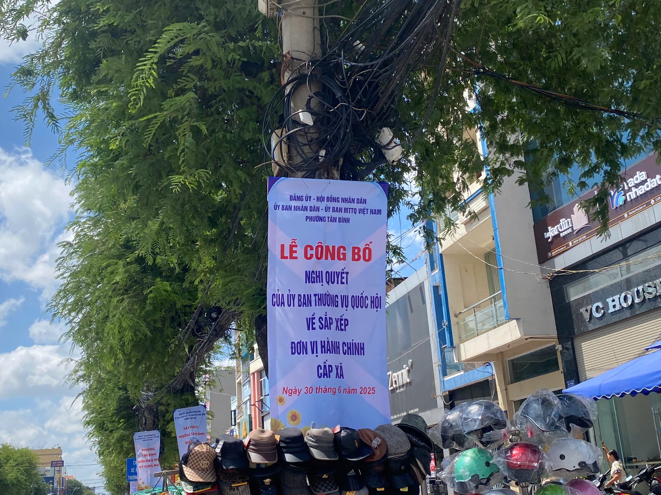 Hình ảnh tươi tắn tại nhiều phường xã mới ở TP HCM sáng nay- Ảnh 10. Hình ảnh tươi tắn tại nhiều phường xã mới ở TP HCM sáng nay- Ảnh 10.