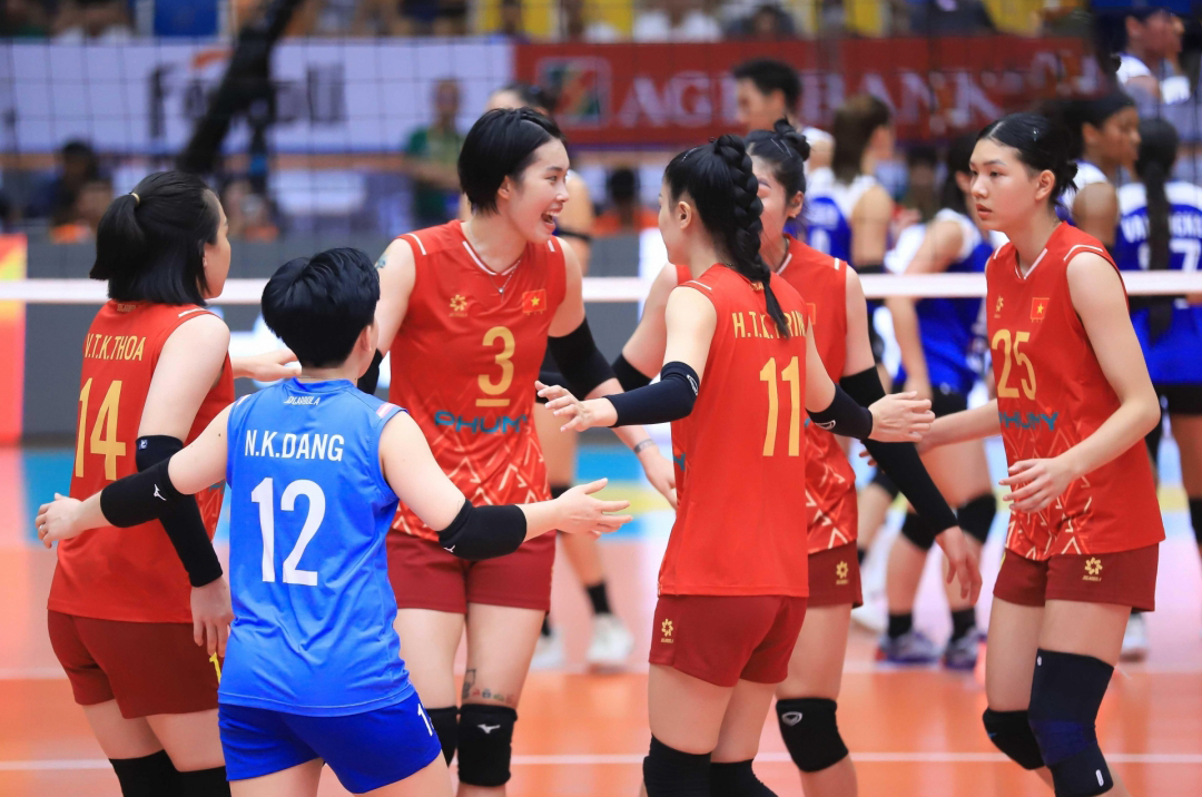 Thắng đậm Philippines, tuyển bóng chuyền nữ Việt Nam dẫn đầu bảng tại VTV Cup - Ảnh 3.