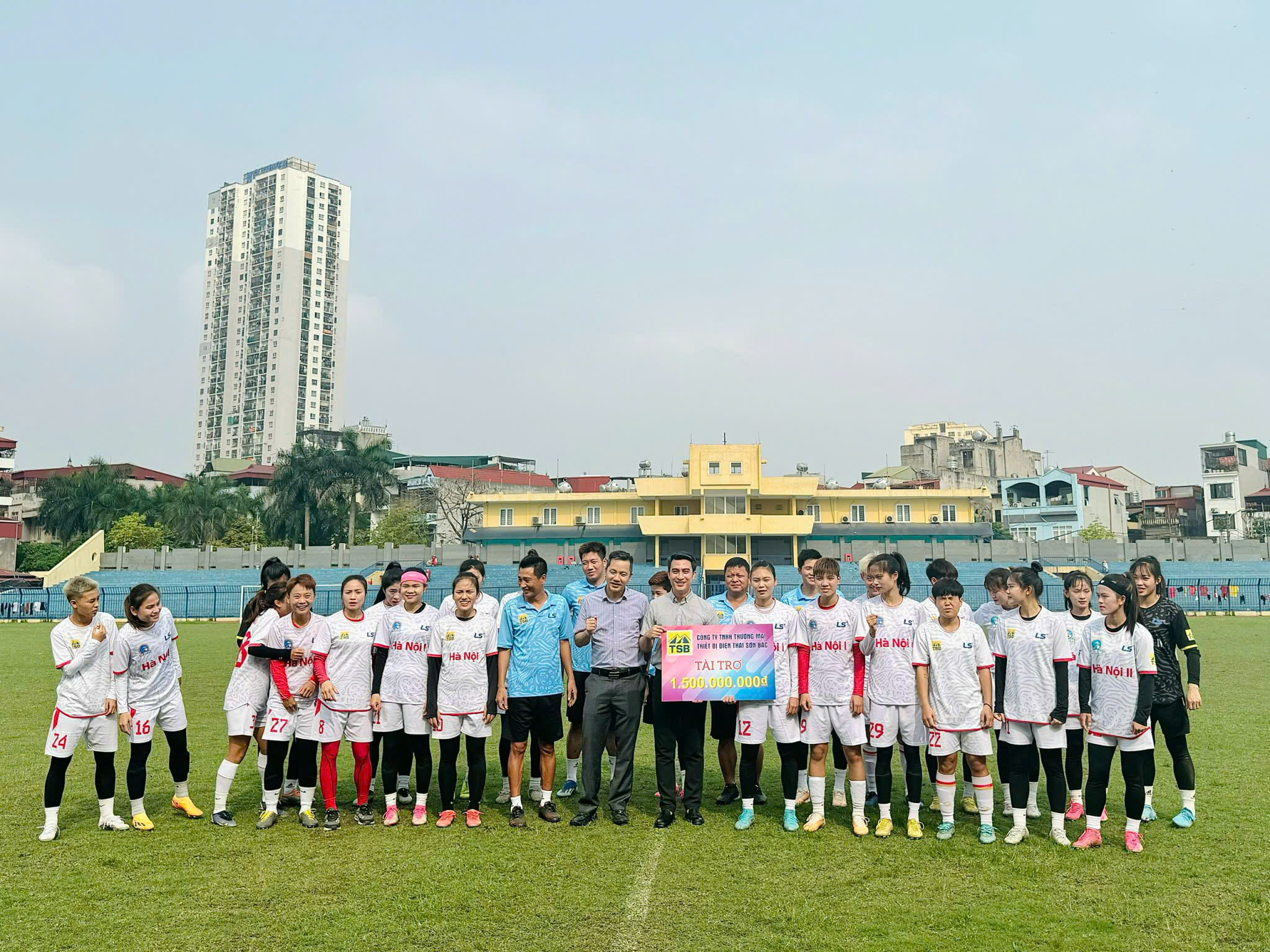 थाई सोन बेक लगातार 14वें वर्ष हनोई महिला क्लब के साथ है - फोटो 1. Thái Sơn Bắc đồng hành cùng CLB nữ Hà Nội năm thứ 14 liên tiếp- Ảnh 1.