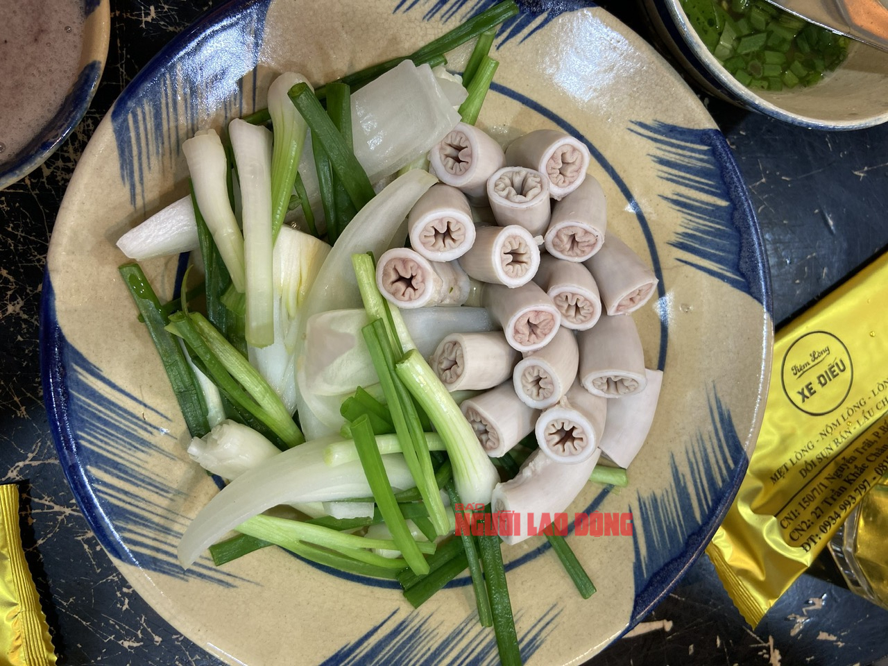 Hai tiệm lòng xe điếu ở TP HCM bị xử phạt- Ảnh 2. Hai tiệm lòng xe điếu ở TP HCM bị xử phạt- Ảnh 2.