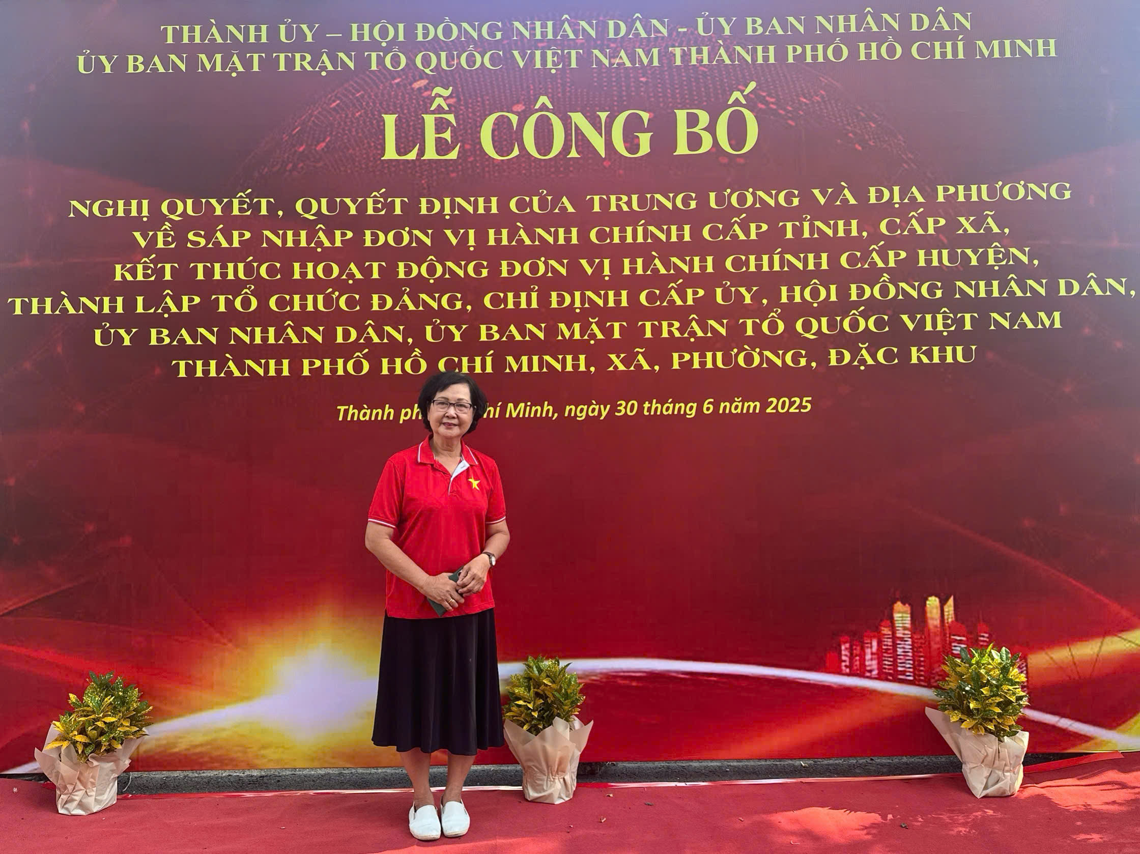 Cảm xúc đặc biệt của người dân TP HCM trong ngày trọng đại- Ảnh 11. Cảm xúc đặc biệt của người dân TP HCM trong ngày trọng đại - Ảnh 12.
