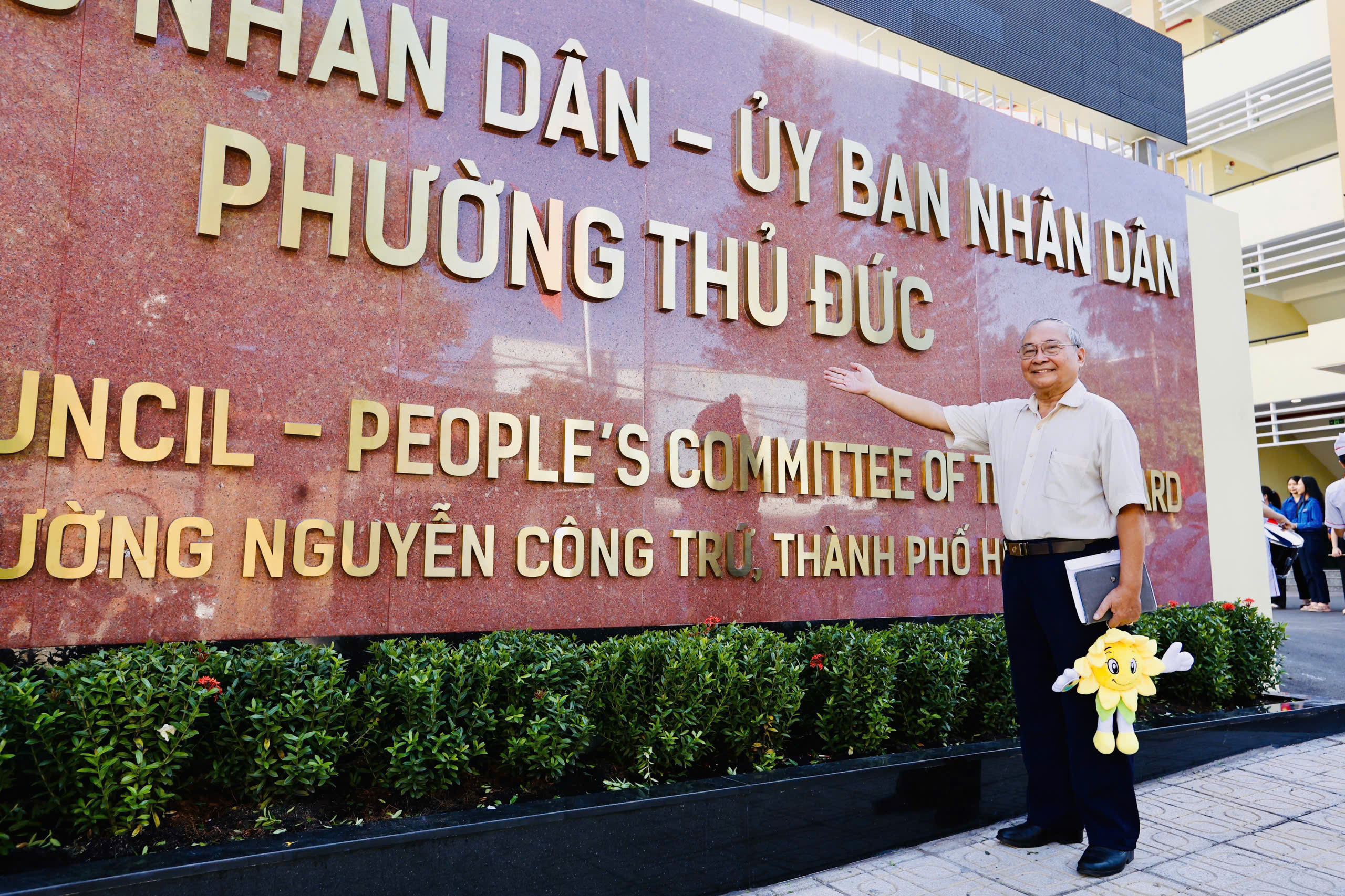 Cảm xúc đặc biệt của người dân TP HCM trong ngày trọng đại- Ảnh 8. Cảm xúc đặc biệt của người dân TP HCM trong ngày trọng đại - Ảnh 9.