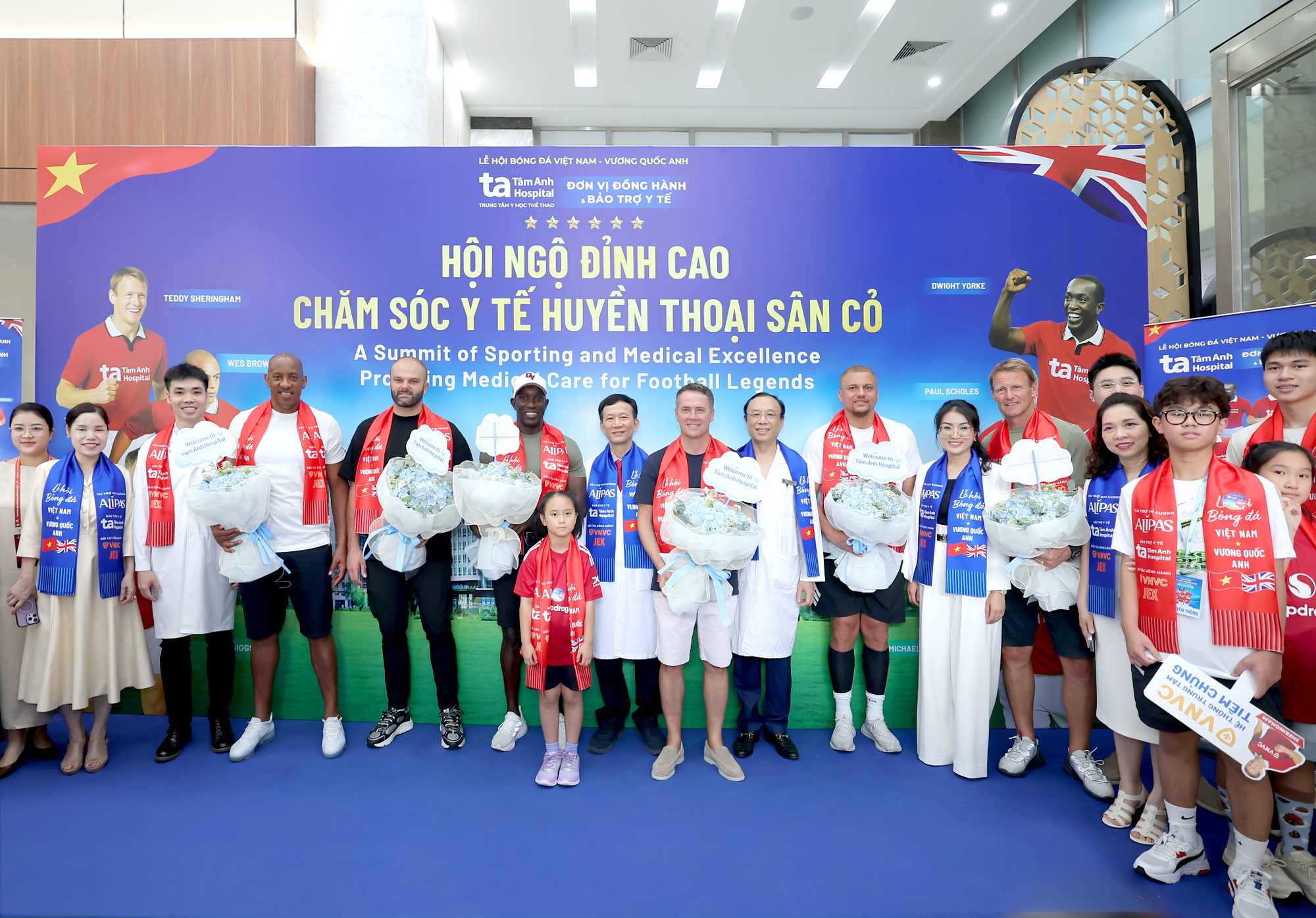 Michael Owen và đồng đội ấn tượng với bước tiến điều trị chấn thương thể thao tại BVĐK Tâm Anh- Ảnh 1. Michael Owen và đồng đội ấn tượng với bước tiến điều trị chấn thương thể thao tại BVĐK Tâm Anh- Ảnh 1.