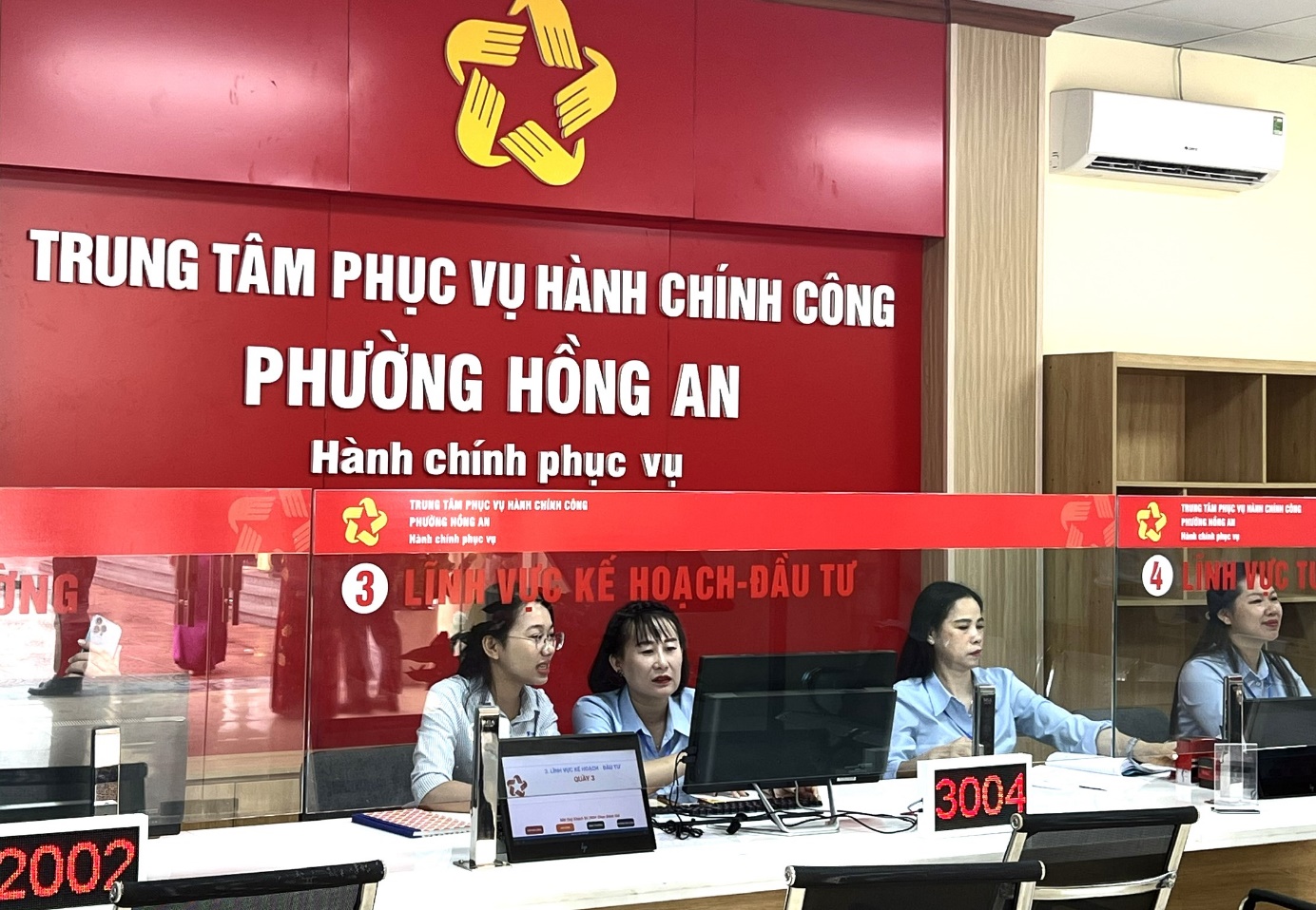 VNPT “giữ cửa – canh dữ liệu” để Cổng DVCQG vận hành chính thức theo chế độ "một cửa số"- Ảnh 1. VNPT “giữ cửa – canh dữ liệu” để Cổng DVCQG vận hành chính thức theo chế độ "một cửa số"- Ảnh 1.