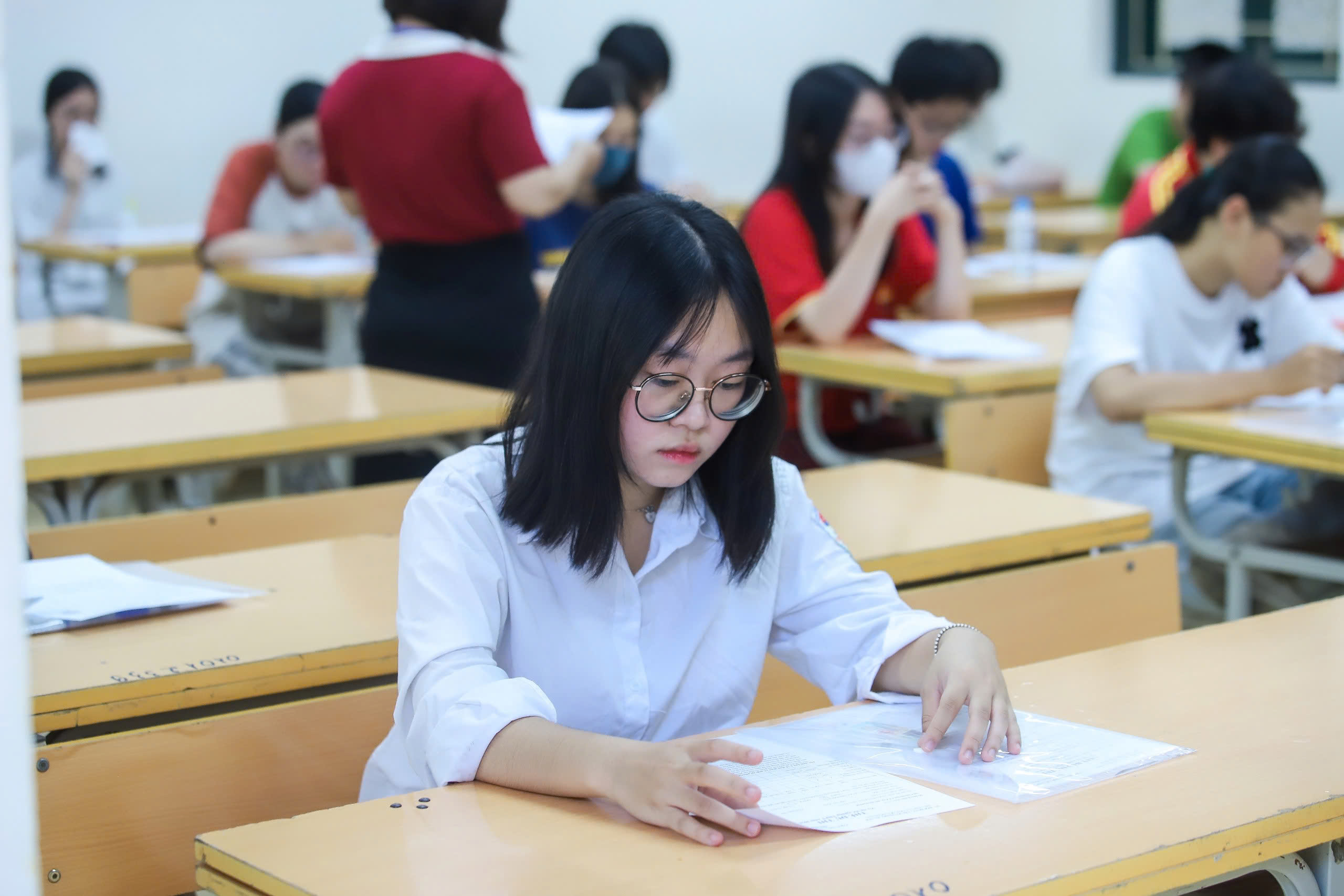 Utbildningsministeriet uttalar sig om svaren på litteraturprovet på sociala nätverk - Foto 1. Bộ GD-ĐT lên tiếng về đáp án môn ngữ văn trên mạng xã hội- Ảnh 1.