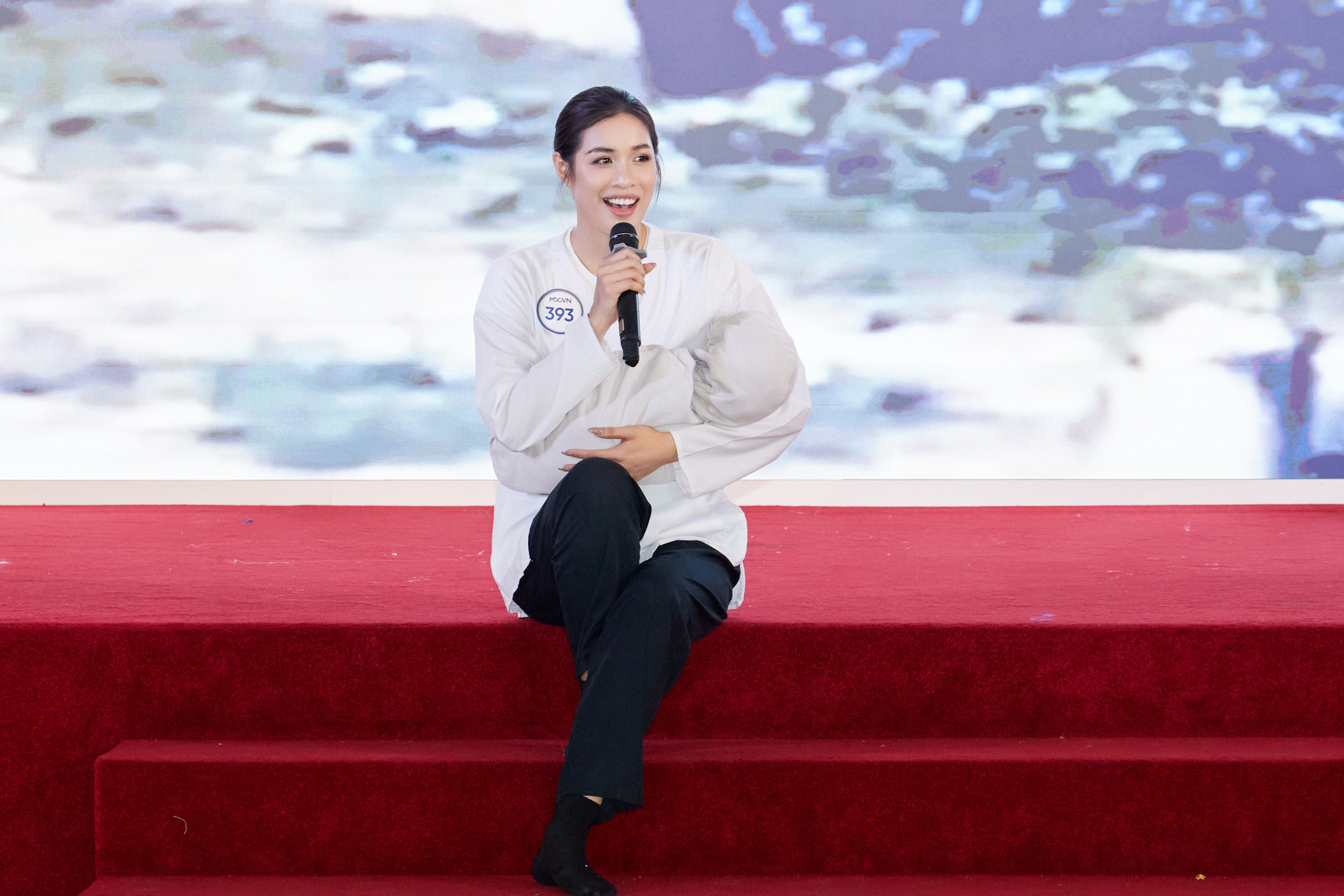 Người đẹp nào đại diện cho Việt Nam tham gia Hoa hậu Hoàn vũ Thế giới 2015?