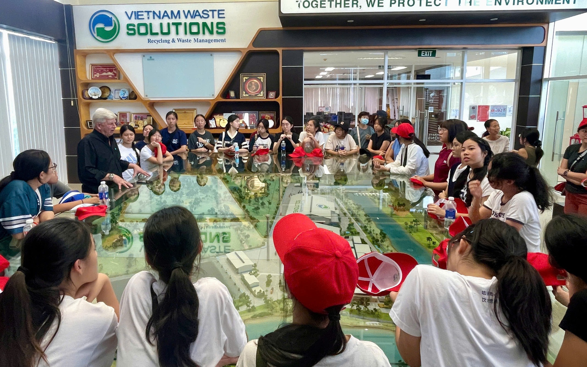 Học sinh Trường Quốc tế SIKS tham quan công nghệ xử lý chất thải tại VWS- Ảnh 4.