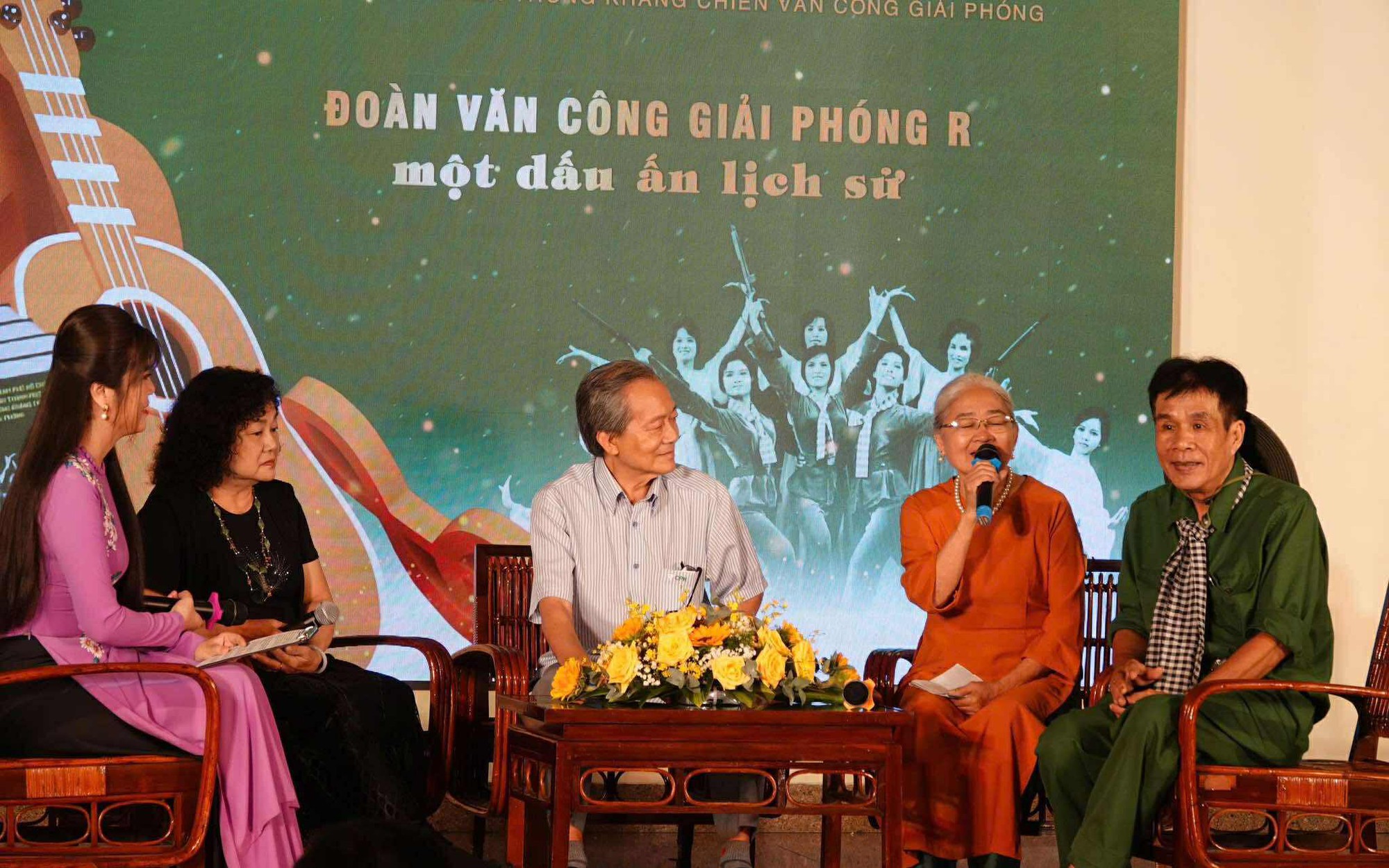 327 năm hình thành vùng đất Sài Gòn - Gia Định - Chợ Lớn qua các tác phẩm- Ảnh 3.