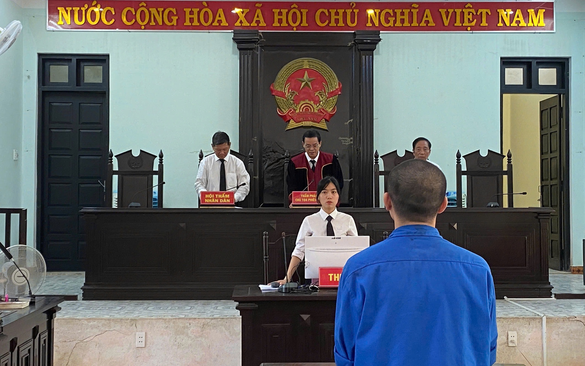 Không tiền tiêu xài, thanh niên mượn xe bạn đem cầm lấy tiền ăn nhậu - Ảnh 2. Không tiền tiêu xài, thanh niên mượn xe bạn đem cầm lấy tiền ăn nhậu - Ảnh 2.