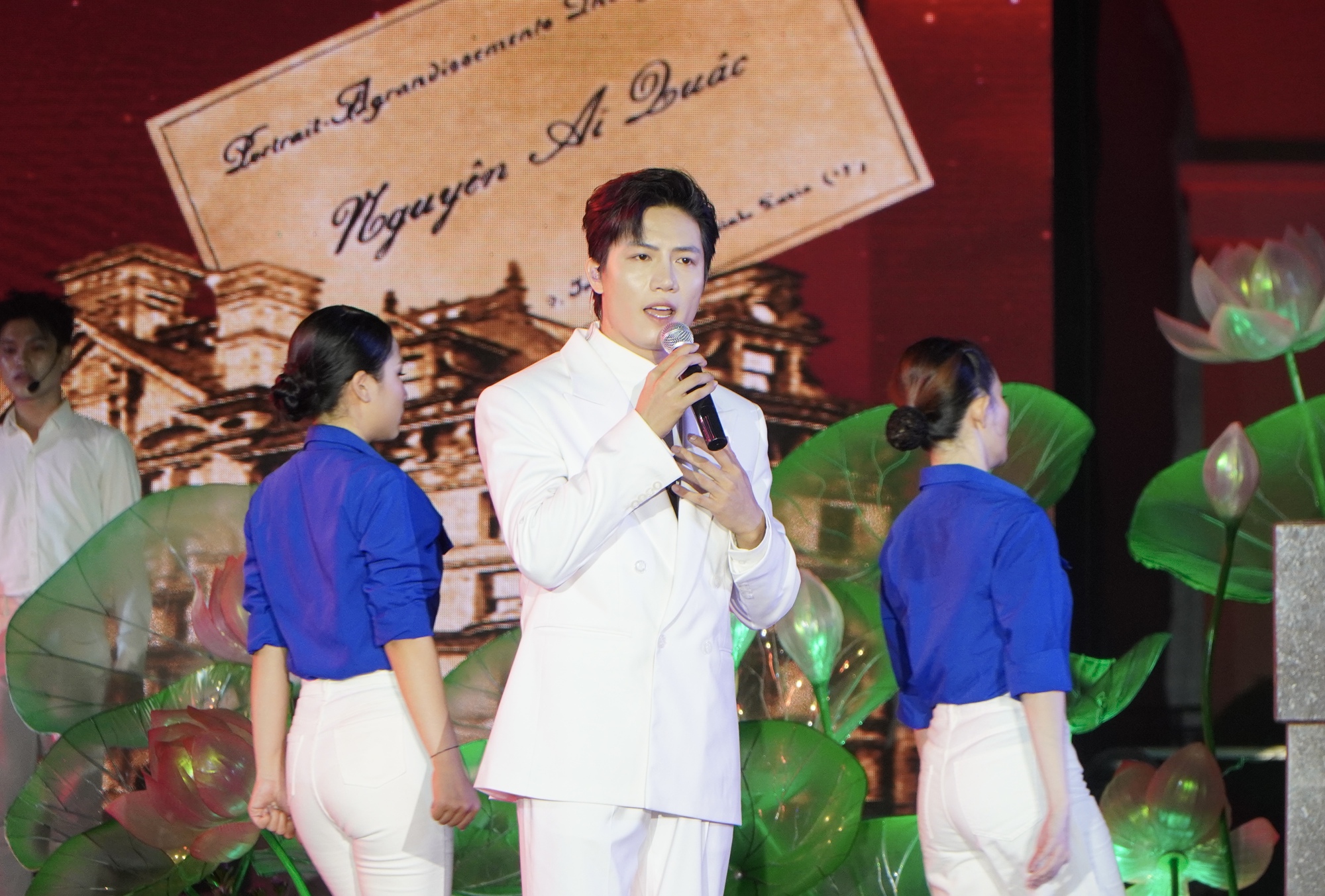 Chương trình nghệ thuật “Hành trình thế kỷ”- Ảnh 3. Chương trình nghệ thuật “Hành trình thế kỷ”- Ảnh 3.