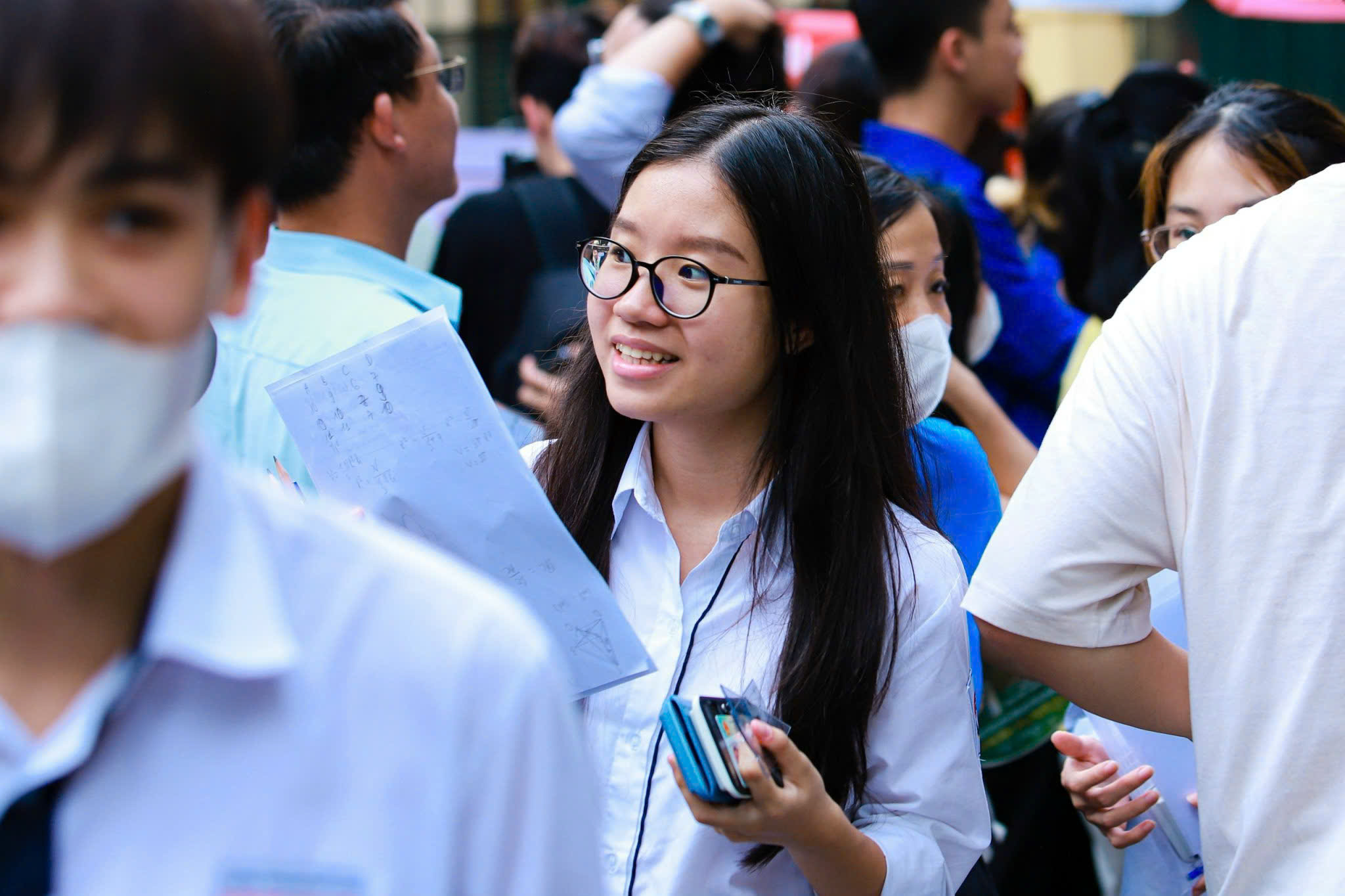 ការទម្លាក់បន្សំចូលរៀនប្លុក C ដោយមិននឹកស្មានដល់៖ ស្នើសុំការពន្យល់ - រូបភាពទី 1។ Bất ngờ bỏ tổ hợp xét tuyển khối C: Yêu cầu giải trình - Ảnh 1.