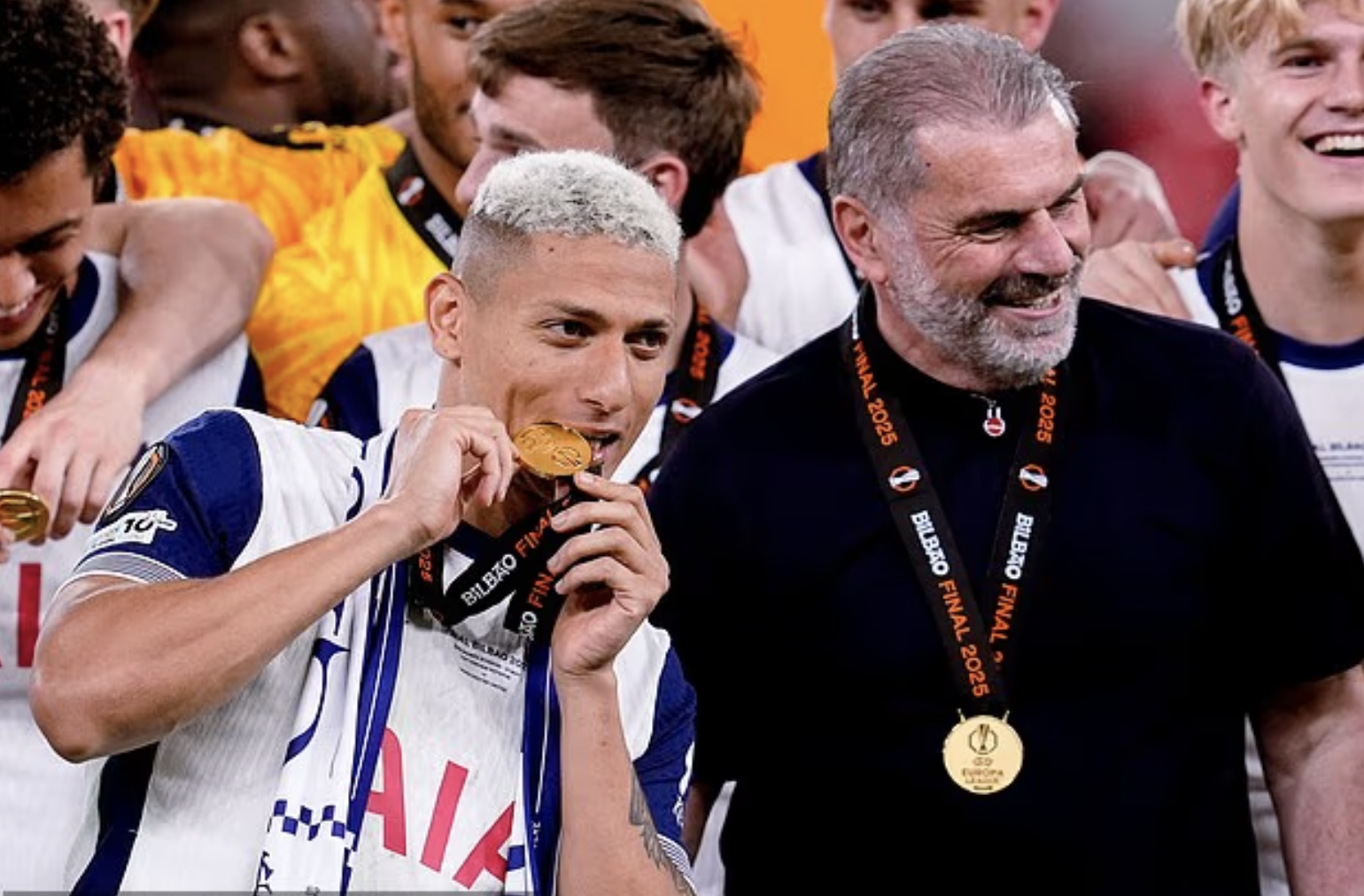 トッテナムがポステコグルー監督を解任、選手反乱の危険性 - 写真4。 Tottenham sa thải HLV Postecoglou, nguy cơ cầu thủ nổi loạn- Ảnh 4.