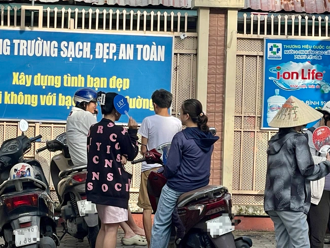 Ngày đầu thi lớp 10 tại TP HCM: Hồi hộp chờ đề ngữ văn đổi mới- Ảnh 14. Ngày đầu thi lớp 10 tại TP HCM: Hồi hộp chờ đề ngữ văn đổi mới- Ảnh 14.