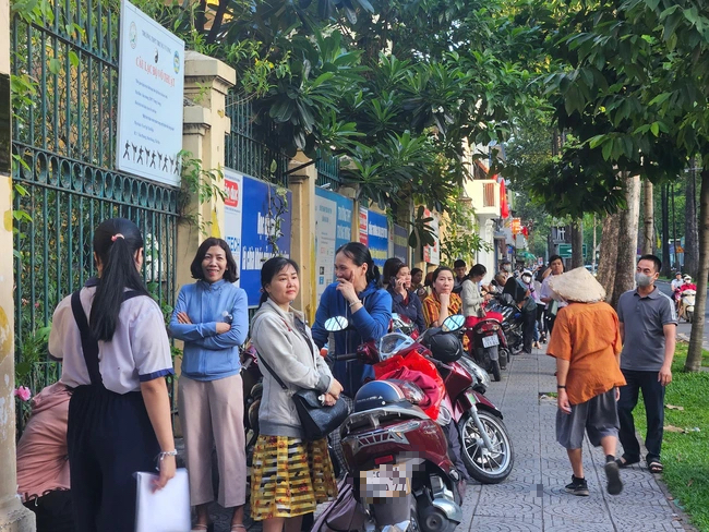 Ngày đầu thi lớp 10 tại TP HCM: Hồi hộp chờ đề ngữ văn đổi mới- Ảnh 13. Ngày đầu thi lớp 10 tại TP HCM: Hồi hộp chờ đề ngữ văn đổi mới- Ảnh 13.
