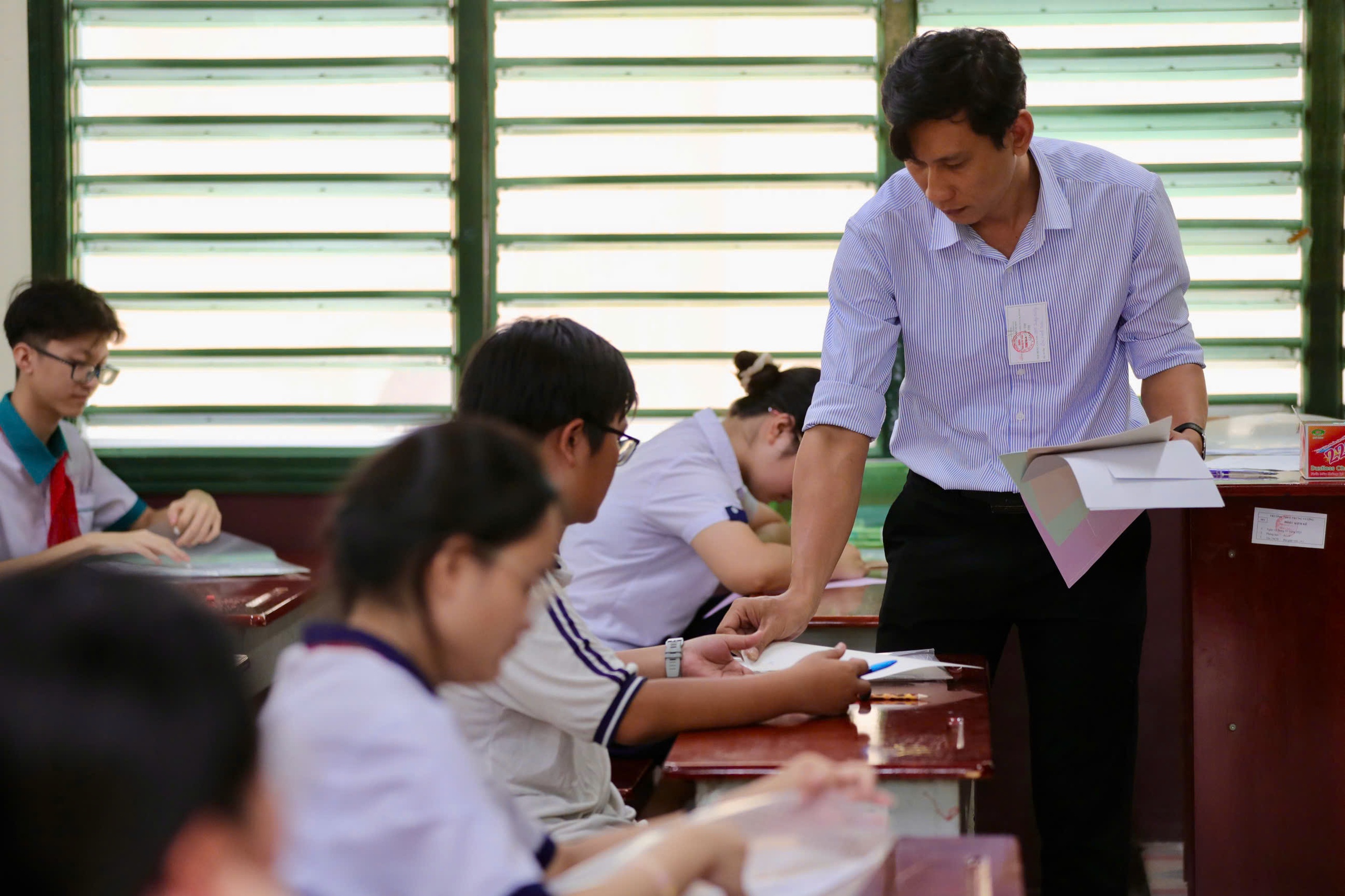 ہو چی منہ سٹی میں گریڈ 10 کے امتحان کے اسکور کا اعلان 23 جون کی صبح کیا جائے گا - تصویر 1۔ Điểm thi lớp 10 ở TP HCM sẽ công bố vào sáng 23-6- Ảnh 1.