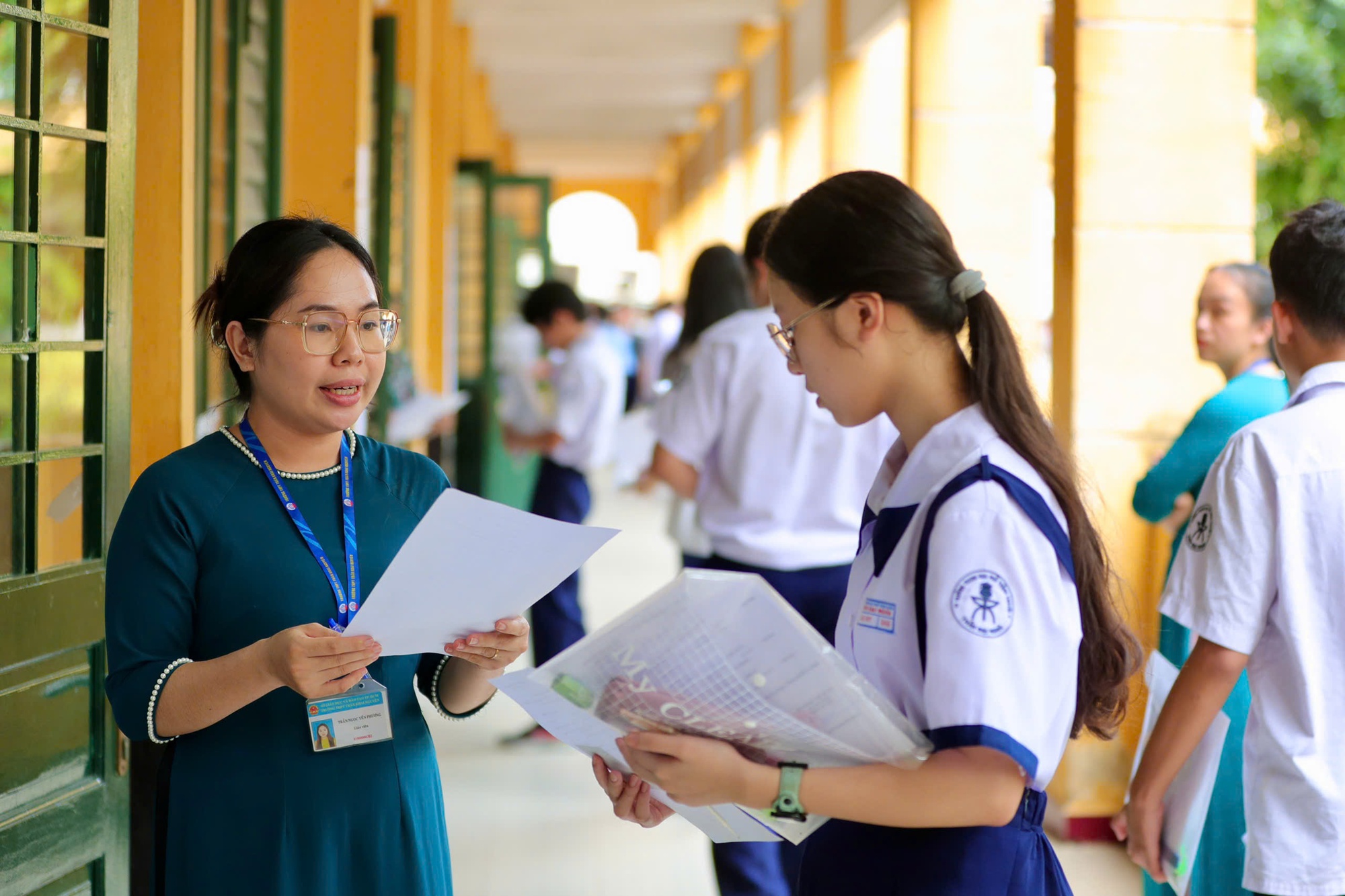 23. června v 8:30: Vyhlášení výsledků zkoušek 10. ročníku v Ho Či Minově Městě, výsledky zkoušek naleznete ZDE - Foto 1. 8 giờ 30 phút sáng 23-6: Công bố điểm thi lớp 10 tại TP HCM, xem điểm thi TẠI ĐÂY- Ảnh 1.