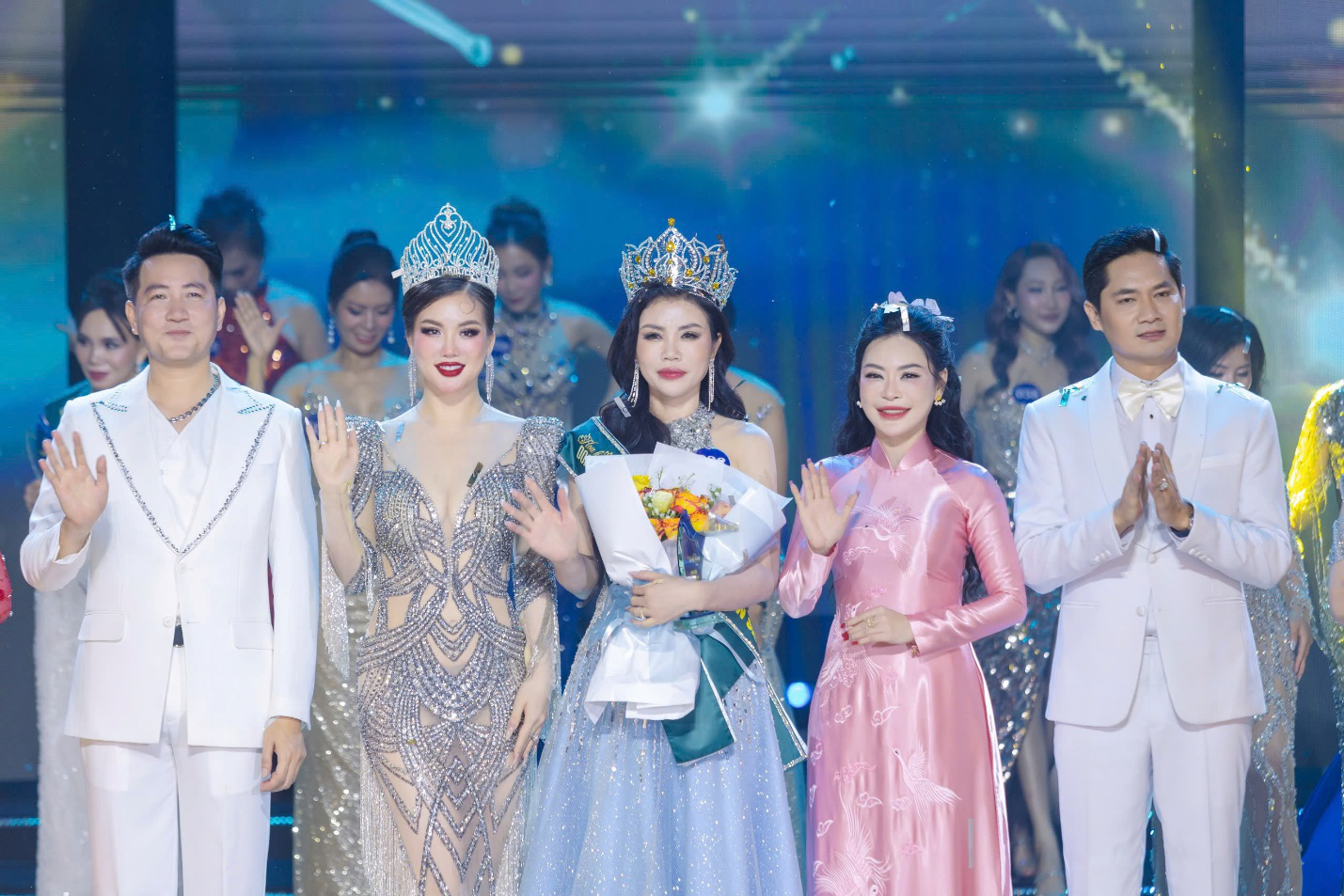Phó Giám đốc công ty XNK giành vương miện Phó Giám đốc công ty XNK giành vương miện