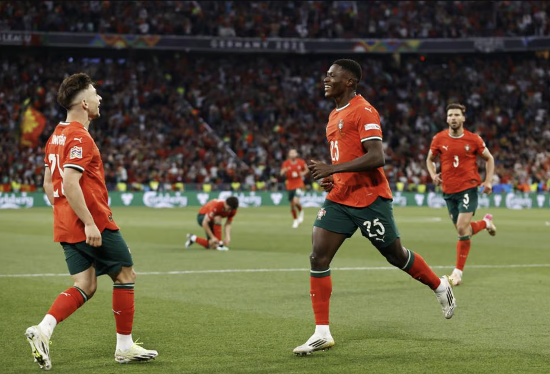 Thắng Tây Ban Nha loạt luân lưu nghẹt thở, Bồ Đào Nha vô địch Nations League- Ảnh 4. Thắng Tây Ban Nha loạt luân lưu nghẹt thở, Bồ Đào Nha vô địch Nations League- Ảnh 4.