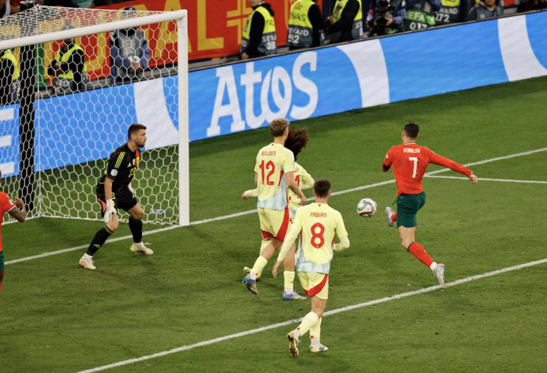 Thắng Tây Ban Nha loạt luân lưu nghẹt thở, Bồ Đào Nha vô địch Nations League- Ảnh 6. Thắng Tây Ban Nha loạt luân lưu nghẹt thở, Bồ Đào Nha vô địch Nations League- Ảnh 6.