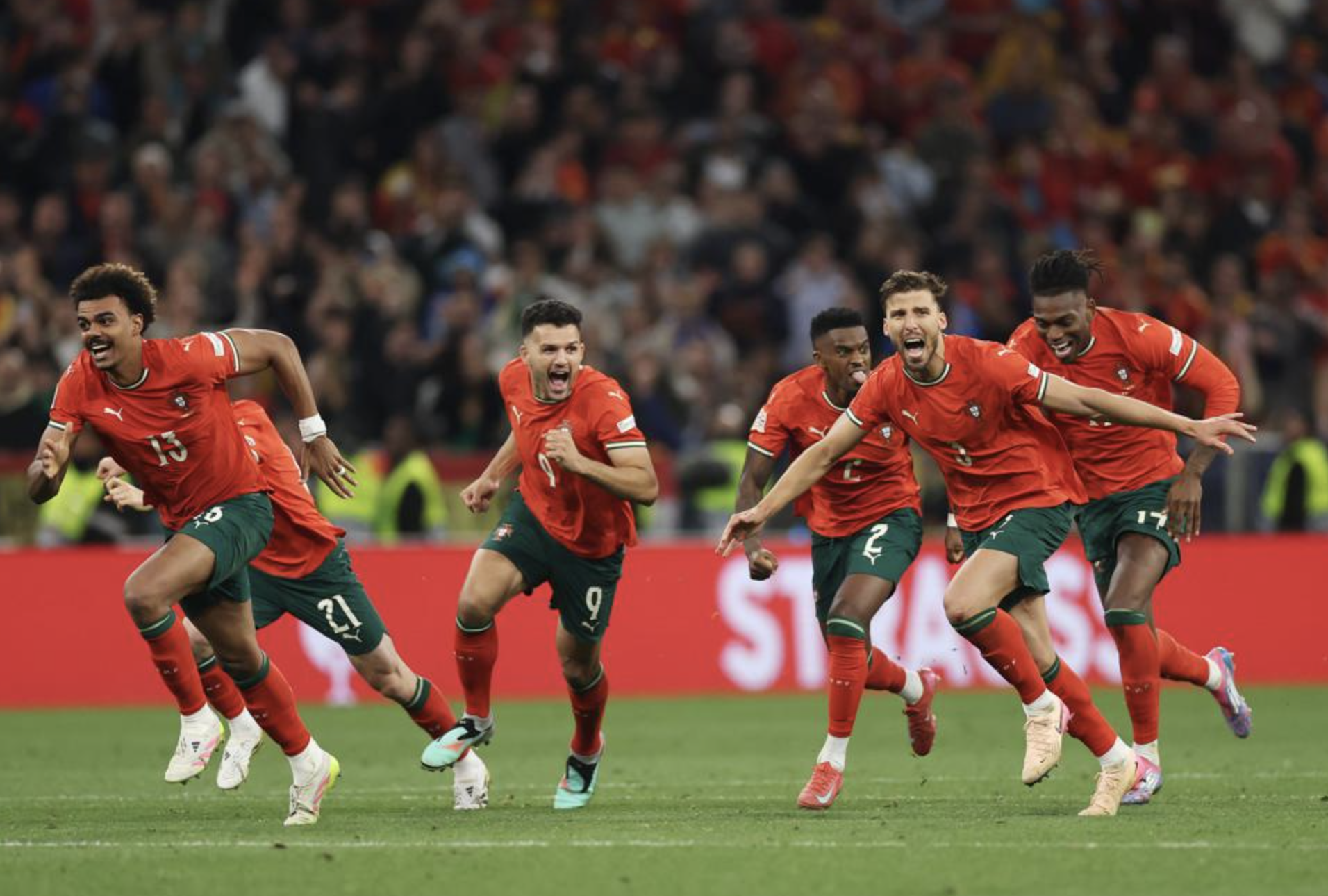 Thắng Tây Ban Nha loạt luân lưu nghẹt thở, Bồ Đào Nha vô địch Nations League- Ảnh 10. Thắng Tây Ban Nha loạt luân lưu nghẹt thở, Bồ Đào Nha vô địch Nations League- Ảnh 10.