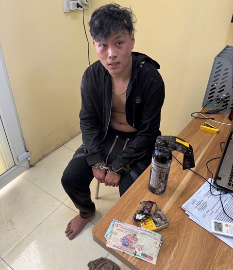 Dùng xe máy Honda làm "mồi nhử" điều nam thanh niên tới chỗ vắng xịt hơi cay để cướp tài sản- Ảnh 1. Dùng xe máy Honda làm "mồi nhử" điều nam thanh niên tới chỗ vắng xịt hơi cay để cướp tài sản- Ảnh 1.