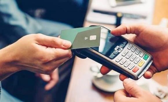 Mua hàng hóa dưới 20 triệu đồng phải có chứng từ không dùng tiền mặt - Ảnh 1.