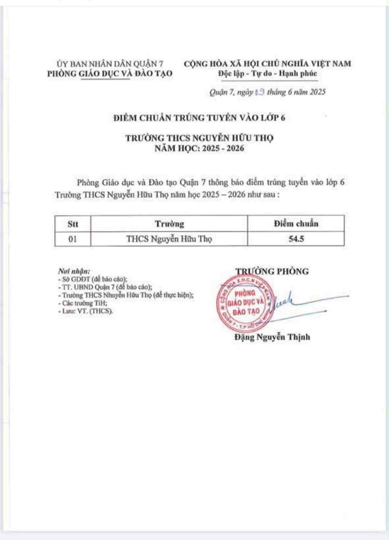 Ho-Chi-Minh-Stadt: Bekanntgabe der Aufnahmeprüfungsergebnisse für die begehrteste weiterführende Schule im 7. Bezirk - Foto 1. TP HCM: Công bố điểm chuẩn vào Trường THCS