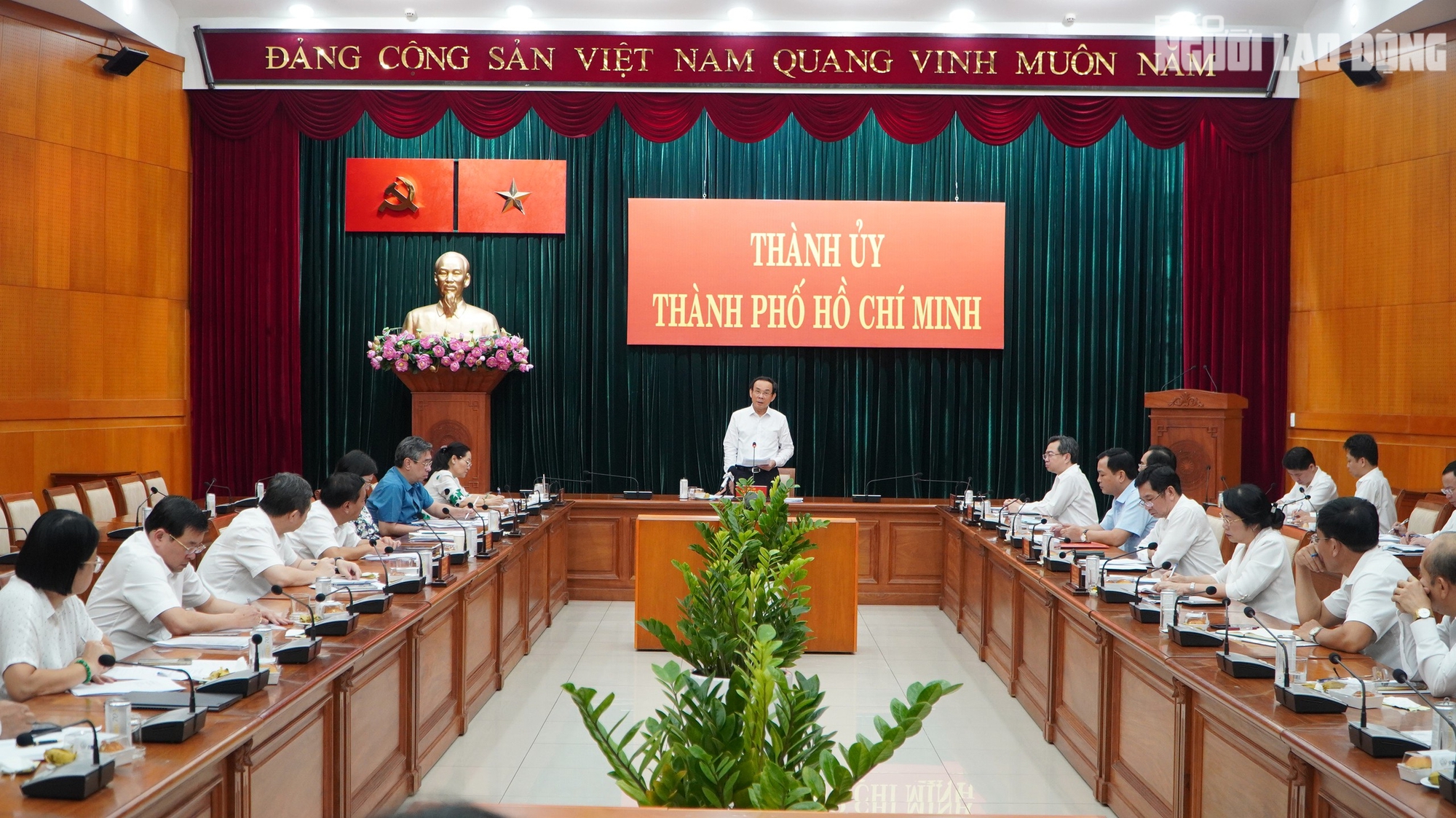 TP HCM họp đột xuất để bàn về sắp xếp các phường, xã - Ảnh 1.