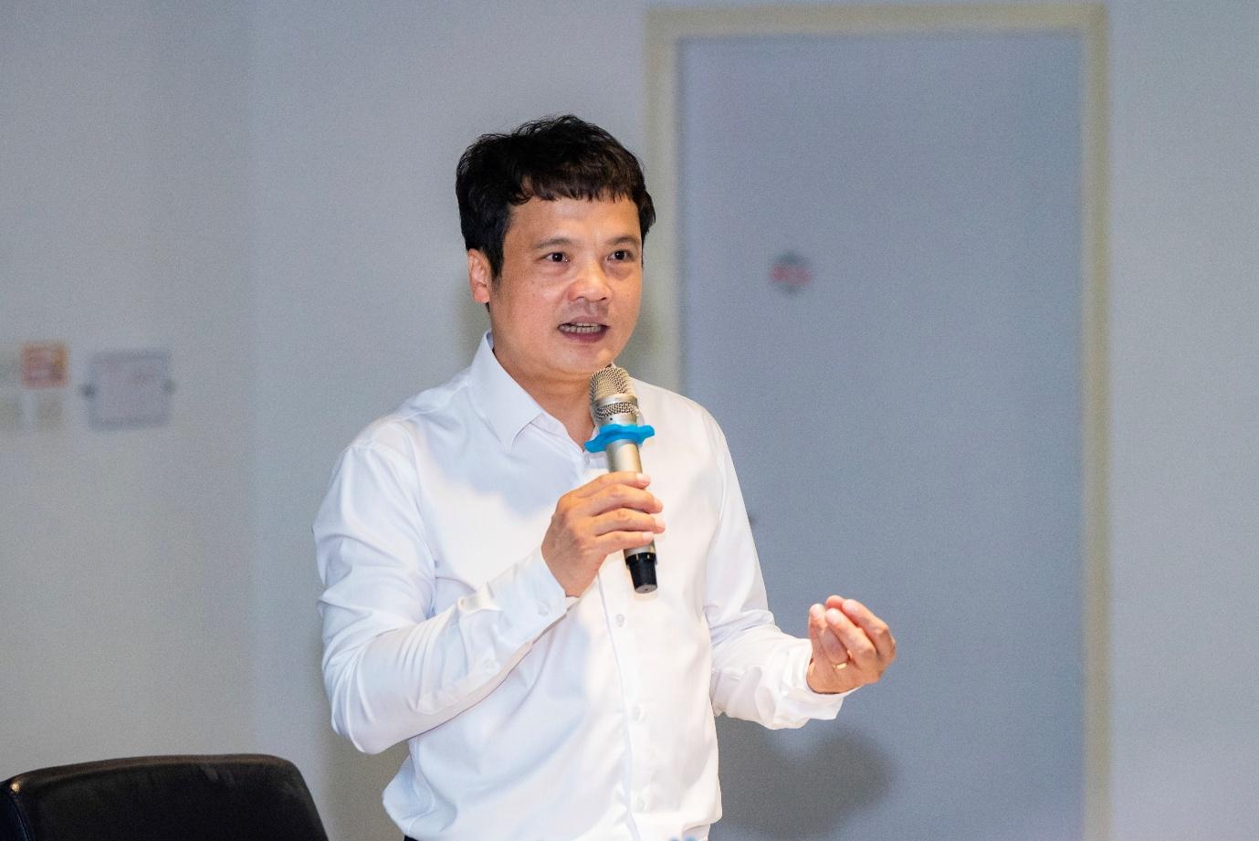 Thứ trưởng Bộ Ngoại giao làm việc với Tập đoàn FPT: Tăng cường thúc đẩy khoa học công nghệ Việt Nam - Ảnh 3. Thứ trưởng Bộ Ngoại giao làm việc với Tập đoàn FPT: Tăng cường thúc đẩy khoa học công nghệ Việt Nam - Ảnh 3.