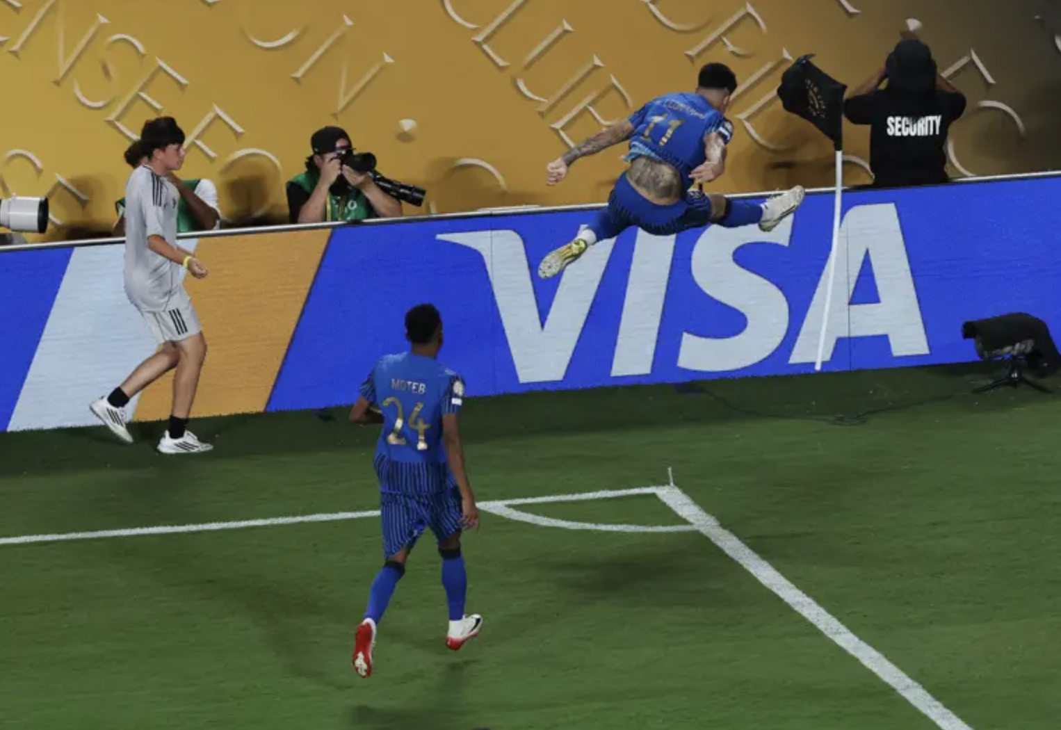 ຕົກໃຈ: ແມນຊິຕີ້ ເສຍໃຫ້ ອາລ-ຮິລາລ ຕົກຮອບຢ່າງໜ້າຕົກໃຈ, ຕົກຮອບໃນການແຂ່ງຂັນ FIFA Club World Cup 2025 - ຮູບ 3. Chấn động: Man City thua sốc Al-Hilal, bị loại sớm tại FIFA Club World Cup 2025- Ảnh 3.