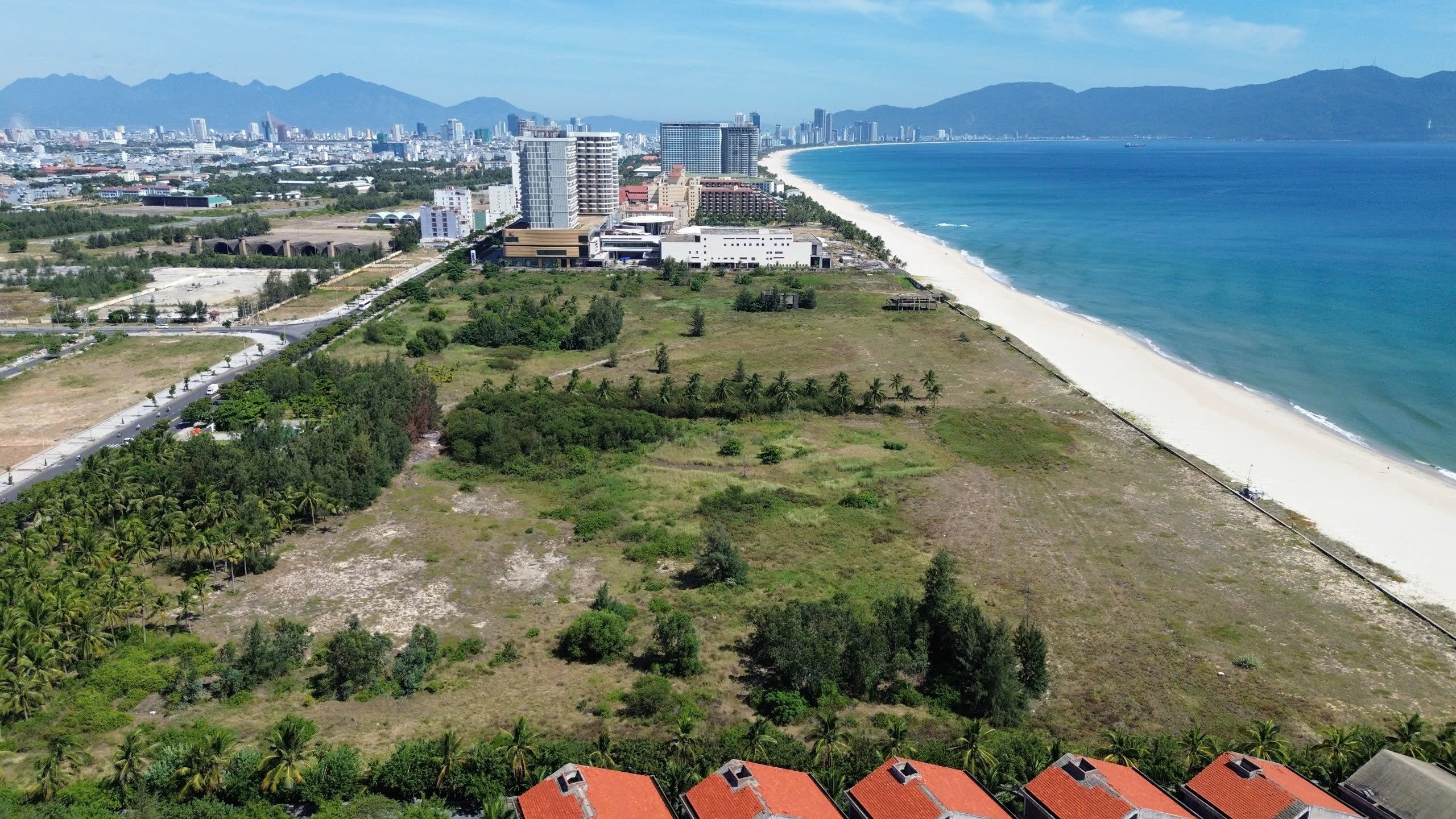 Dự án ven đường biển đẹp nhất Đà Nẵng trước lúc bị thu hồi một phần - Ảnh 1.