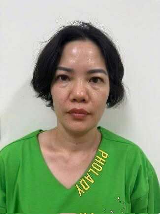 Tạm giữ nhóm "cò mồi" tại cổng Bệnh viện phụ sản Trung ương- Ảnh 1. Tạm giữ nhóm "cò mồi" tại cổng Bệnh viện phụ sản Trung ương- Ảnh 1.