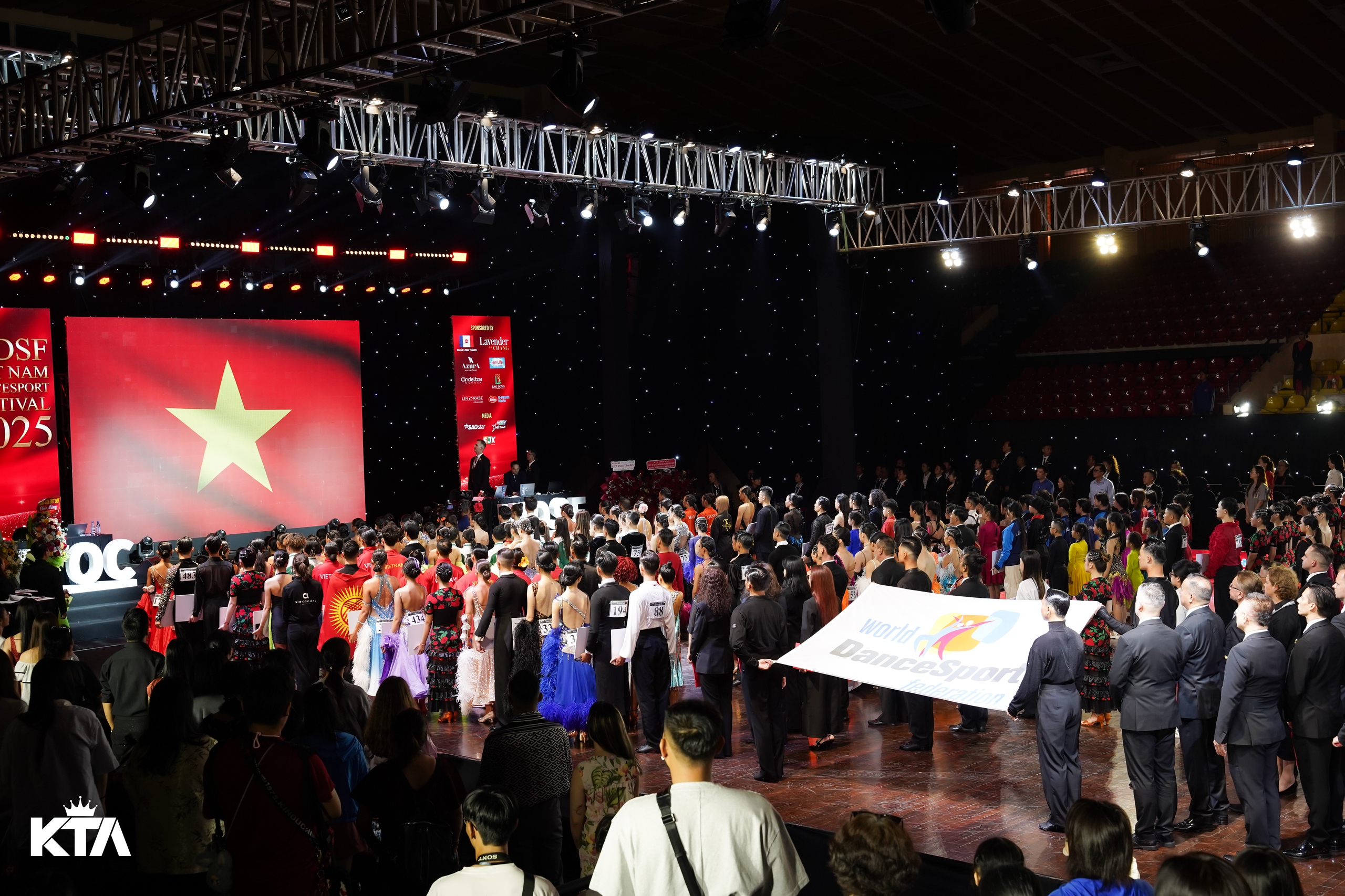 Cặp đôi Phan Hiển, Thu Hương đoạt cú ăn 3 tại Giải Dancesport Festival 2025 - Ảnh 3.