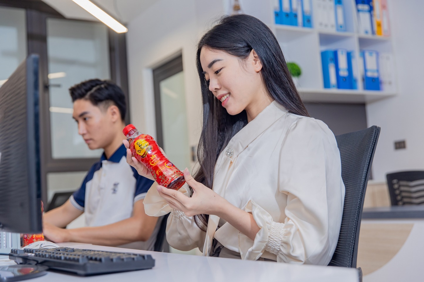 Uống gì để hạ nhiệt deadline, tươi mát tận hưởng công việc ngày hè?- Ảnh 3. Uống gì để hạ nhiệt deadline, tươi mát tận hưởng công việc ngày hè?- Ảnh 3.