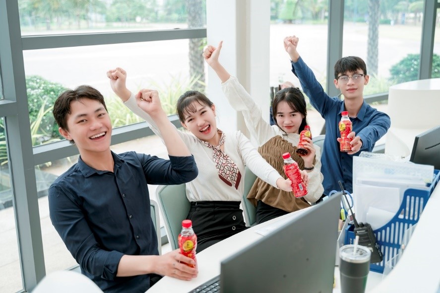 Uống gì để hạ nhiệt deadline, tươi mát tận hưởng công việc ngày hè?- Ảnh 4. Uống gì để hạ nhiệt deadline, tươi mát tận hưởng công việc ngày hè?- Ảnh 4.