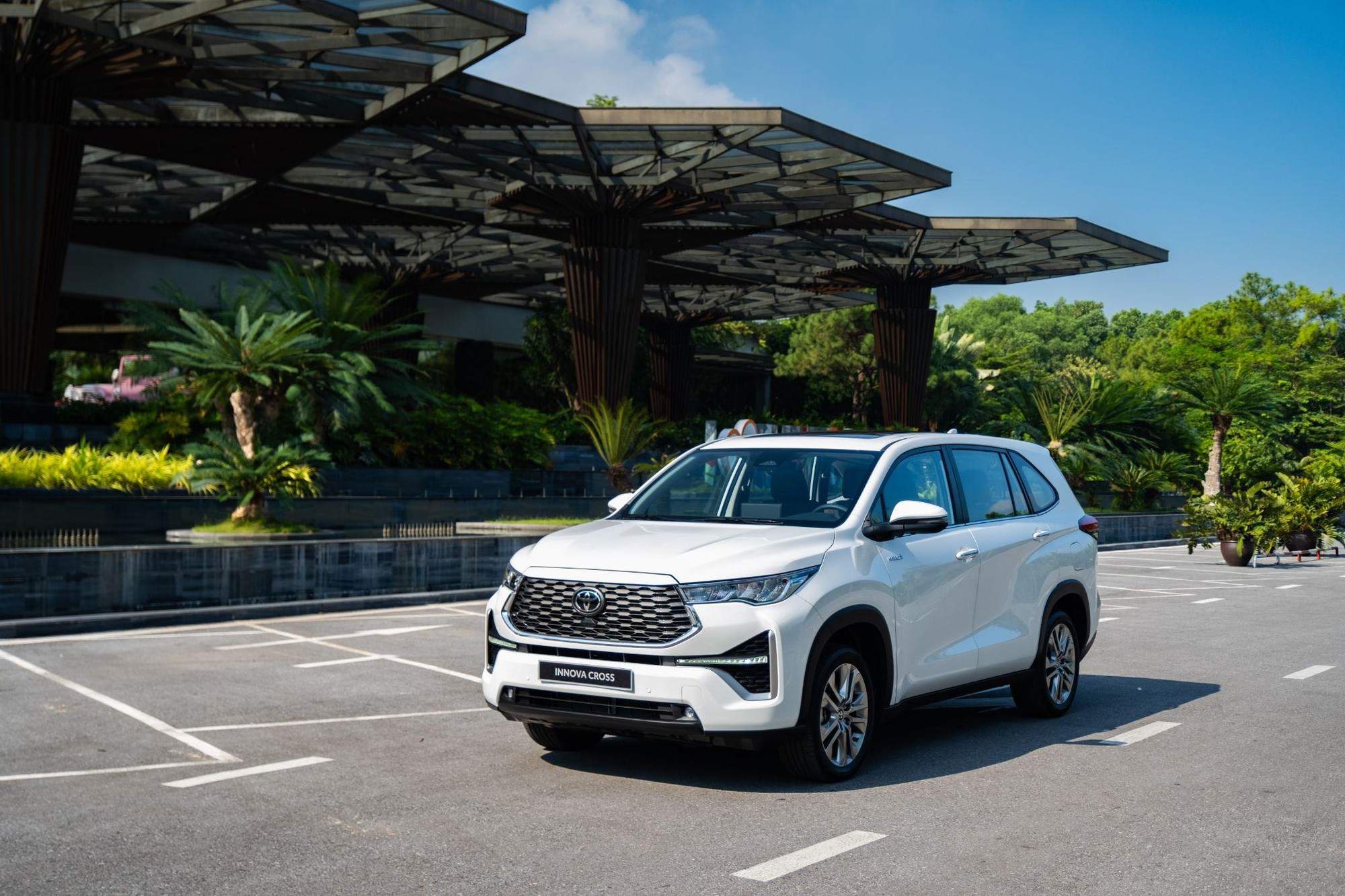 Khách hàng Việt tin tưởng gắn bó với xe hybrid, lý do là gì?- Ảnh 1. Khách hàng Việt tin tưởng gắn bó với xe hybrid, lý do là gì?- Ảnh 1.