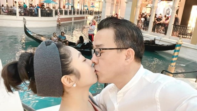 Tiết lộ lý do ca sĩ Hà Thanh Xuân chia tay "vua cá Koi"- Ảnh 1. Tiết lộ lý do ca sĩ Hà Thanh Xuân chia tay "vua cá Koi"- Ảnh 1.