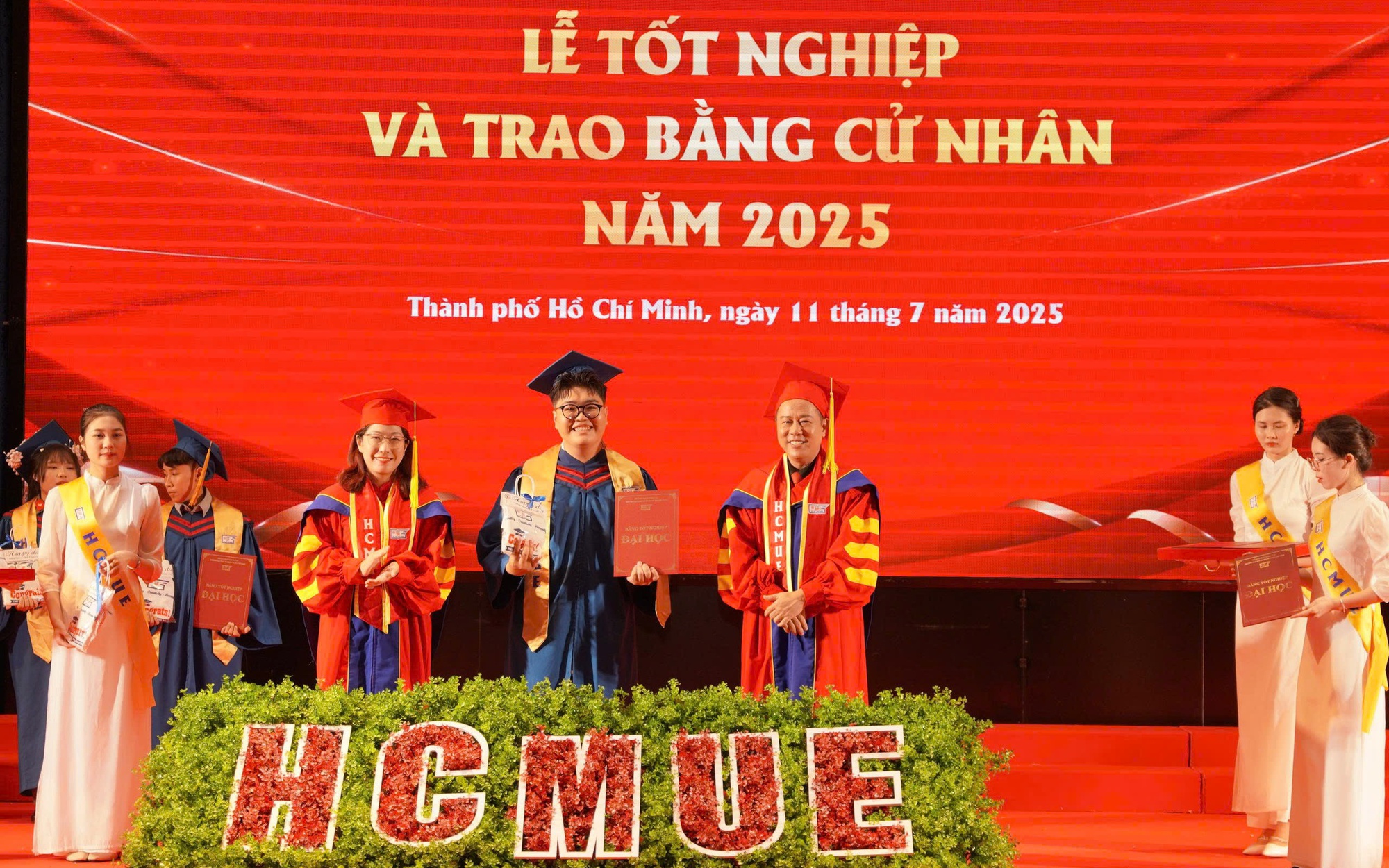 Trường ĐH Sư phạm TP HCM đồng hành cùng ngành giáo dục An Giang - Ảnh 2.