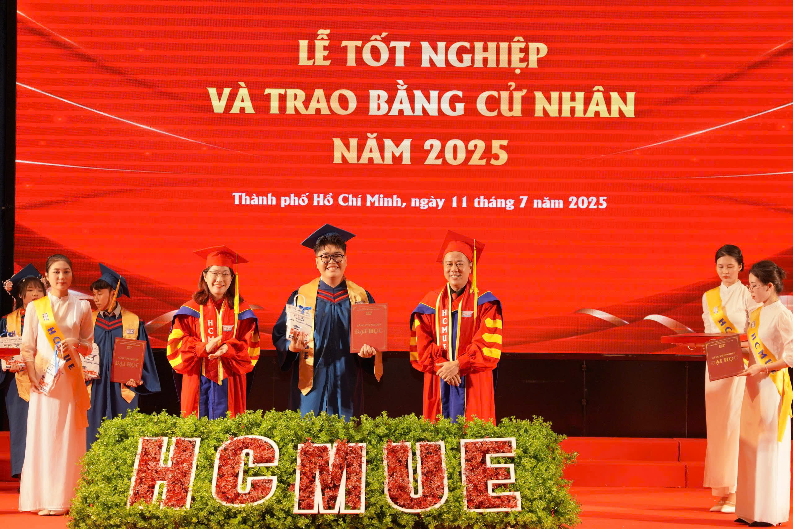 Hiệu trưởng Trường ĐH Sư phạm TP HCM gửi thông điệp ý nghĩa đến tân cử nhân- Ảnh 1. Hiệu trưởng Trường ĐH Sư phạm TP HCM gửi thông điệp ý nghĩa đến tân cử nhân- Ảnh 1.