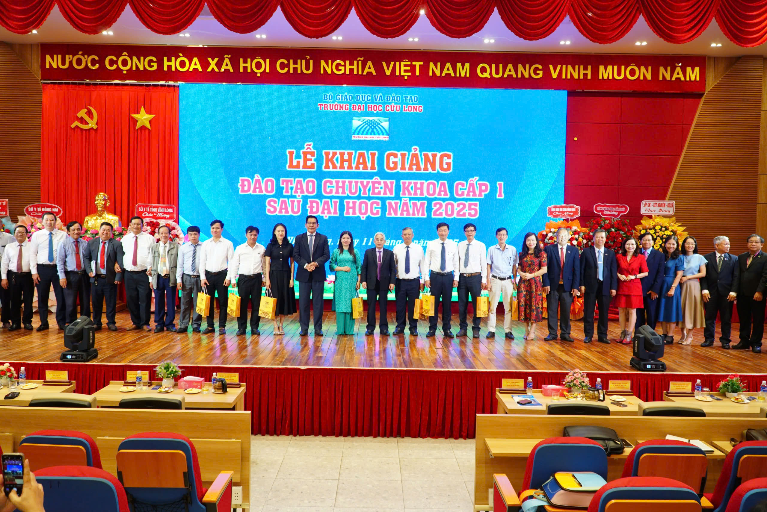 សាកលវិទ្យាល័យ Cuu Long មាននិស្សិតចំនួន ១៥៤នាក់ ចូលប្រឡងចូលវគ្គបណ្តុះបណ្តាលជំនាញកម្រិតទី១ - រូបថត ២. Trường ĐH Cửu Long có 154 học viên trúng tuyển kỳ tuyển sinh đào tạo chuyên khoa cấp 1- Ảnh 2.