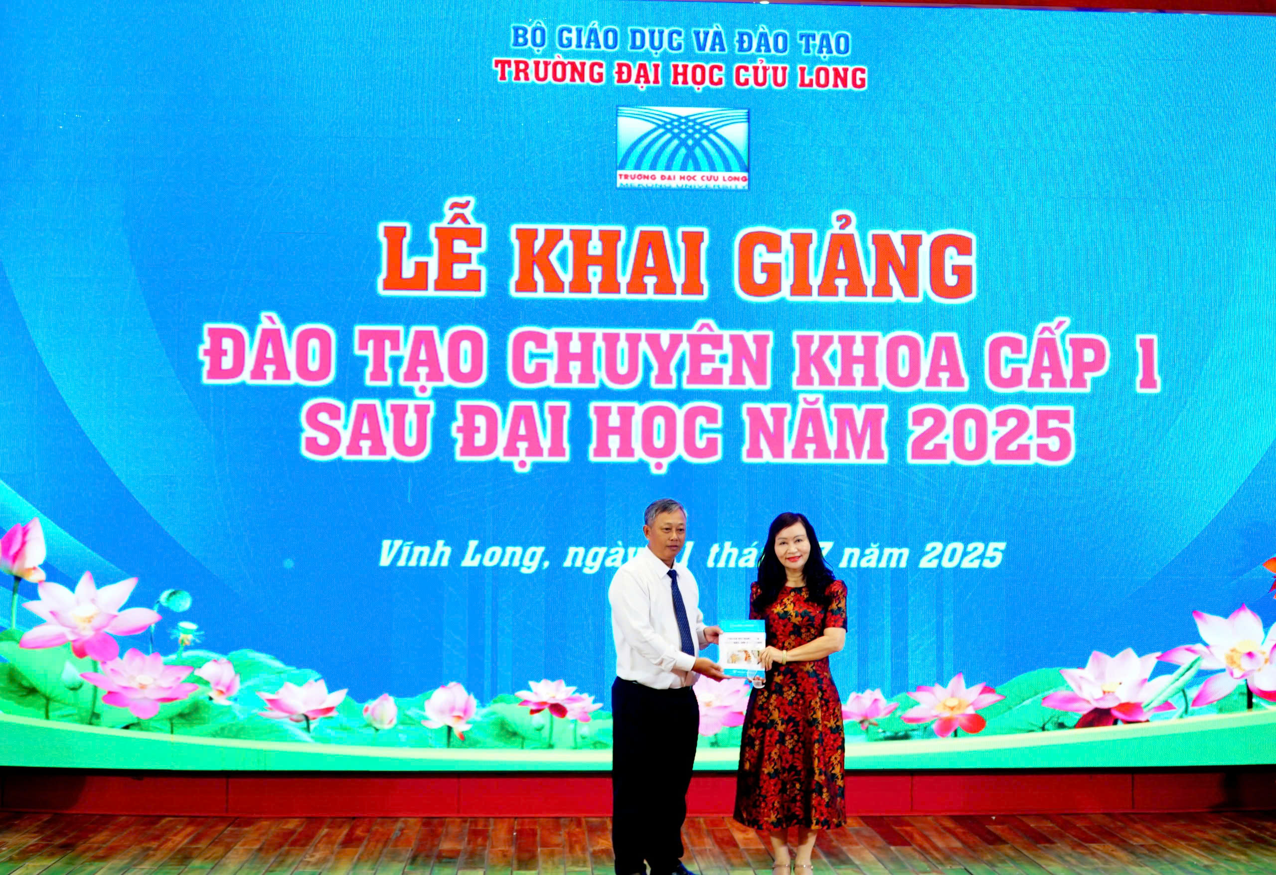 សាកលវិទ្យាល័យ Cuu Long មាននិស្សិតចំនួន 154 នាក់បានចុះឈ្មោះចូលរៀនវគ្គបណ្តុះបណ្តាលជំនាញកម្រិត 1 - រូបថត 3. Trường ĐH Cửu Long có 154 học viên trúng tuyển kỳ tuyển sinh đào tạo chuyên khoa cấp 1- Ảnh 3.