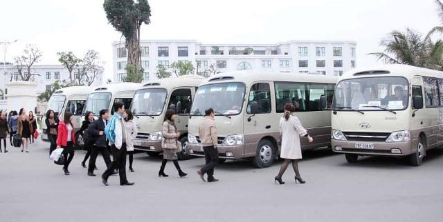 Hơn 1.300 cán bộ đi làm xa, Quảng Trị tính phương án xe khách đưa đón hằng ngày- Ảnh 1.