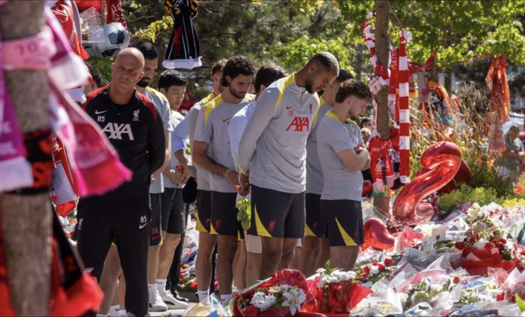 Liverpool treo vĩnh viễn áo đấu số 20 để tưởng nhớ Diogo Jota - Ảnh 3.