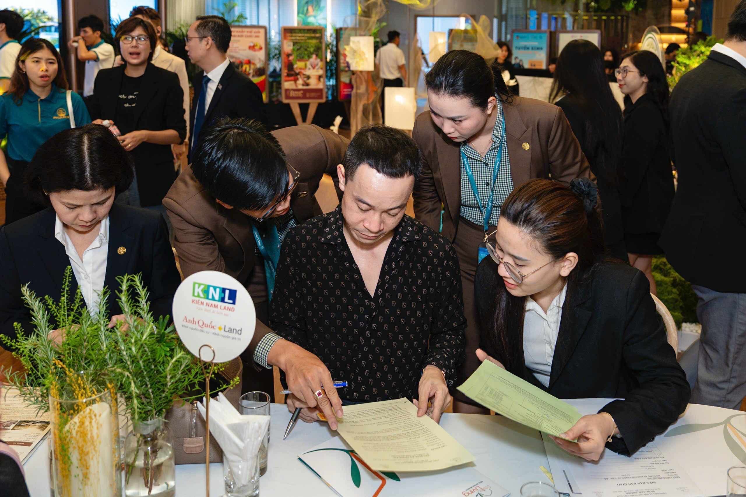 מחירי הנדל Giá nhà đất Hà Nội vẫn tăng nóng, TP HCM sôi động giao dịch sau sáp nhập- Ảnh 1.