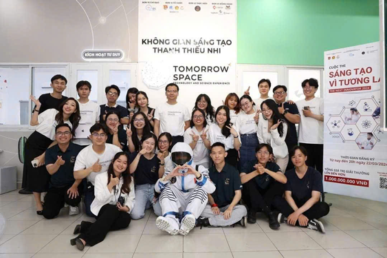Cuộc thi viết người thầy kính yêu: Dốc tâm huyết nâng bước chân trò- Ảnh 1. Cuộc thi viết người thầy kính yêu: Dốc tâm huyết nâng bước chân trò- Ảnh 1.