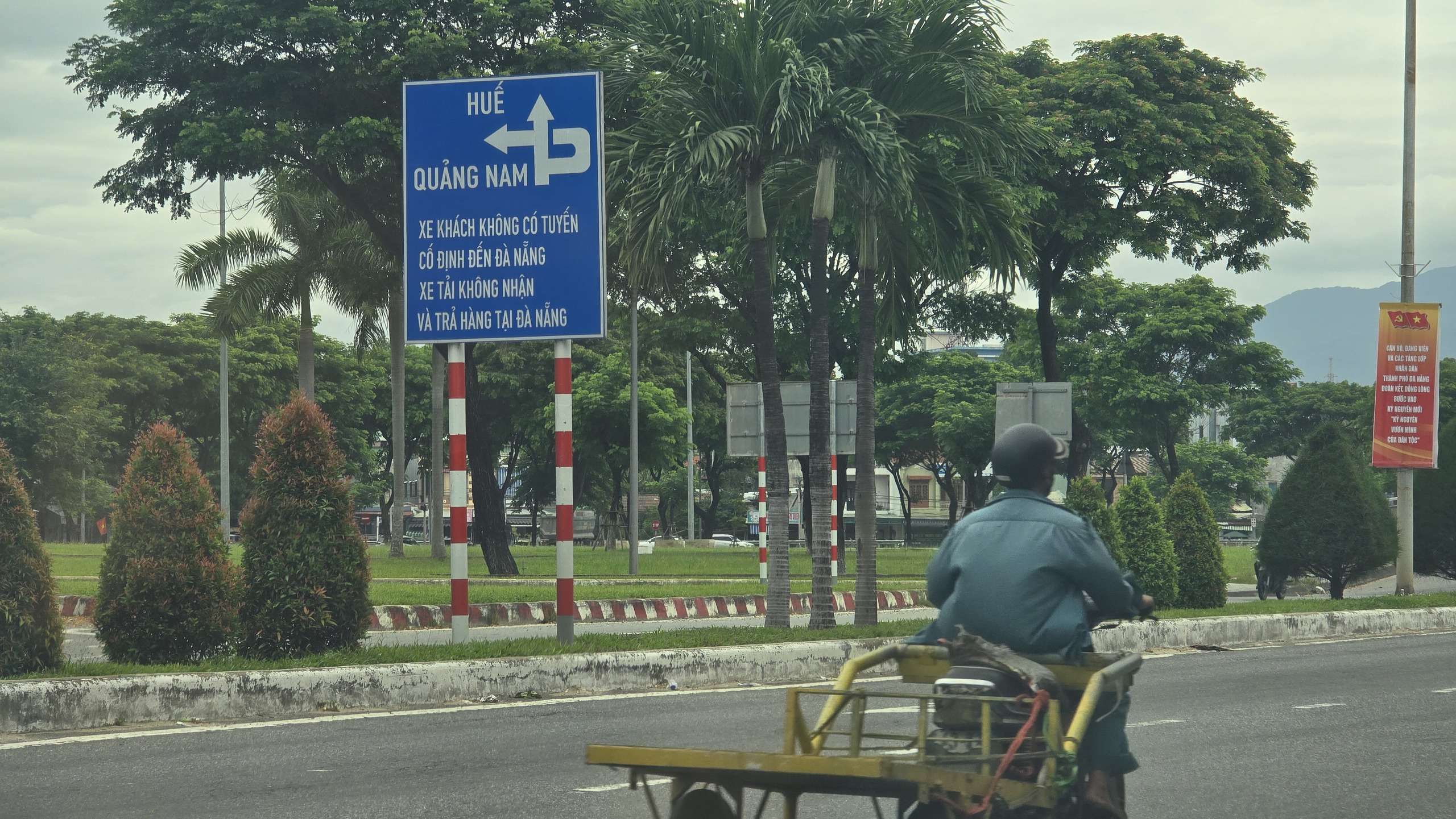 Khẩn trương điều chỉnh hàng loạt biển chỉ dẫn giao thông ở Đà Nẵng - Ảnh 5.