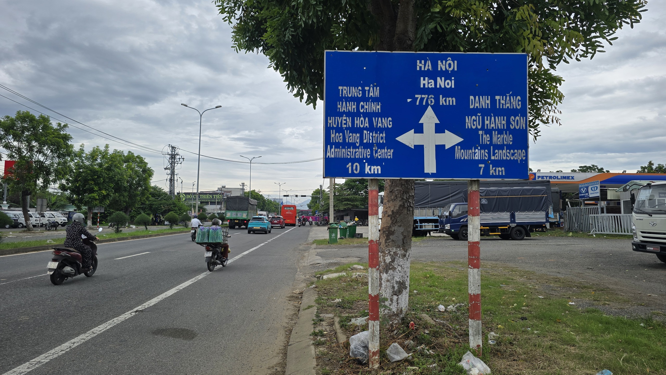 Khẩn trương điều chỉnh hàng loạt biển chỉ dẫn giao thông ở Đà Nẵng - Ảnh 2.