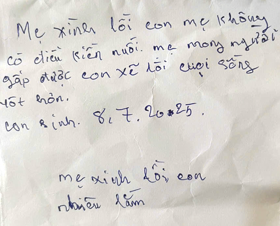 Bé trai sơ sinh bị bỏ rơi trong rừng cao su Đồng Nai với lời xin lỗi của mẹ - Ảnh 1.