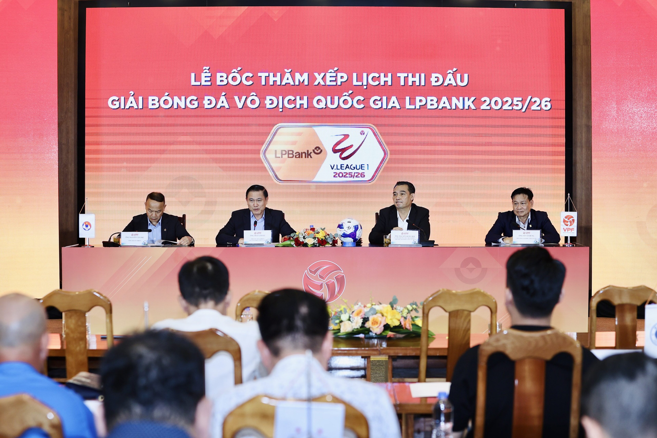 دوري V-League 2025-2026: بداية مثيرة ومليئة بالتشويق! 1 V-League 2025-2026: Kịch tính lượt trận khai mạc - Ảnh 1.